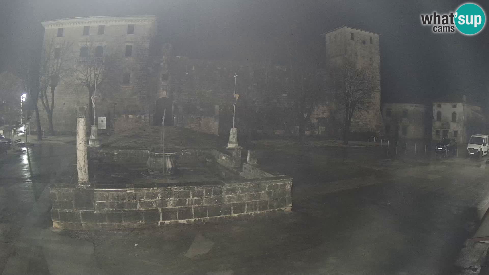 Spletna kamera Svetvinčenat – Grad in vodnjak – Istra – Hrvaška