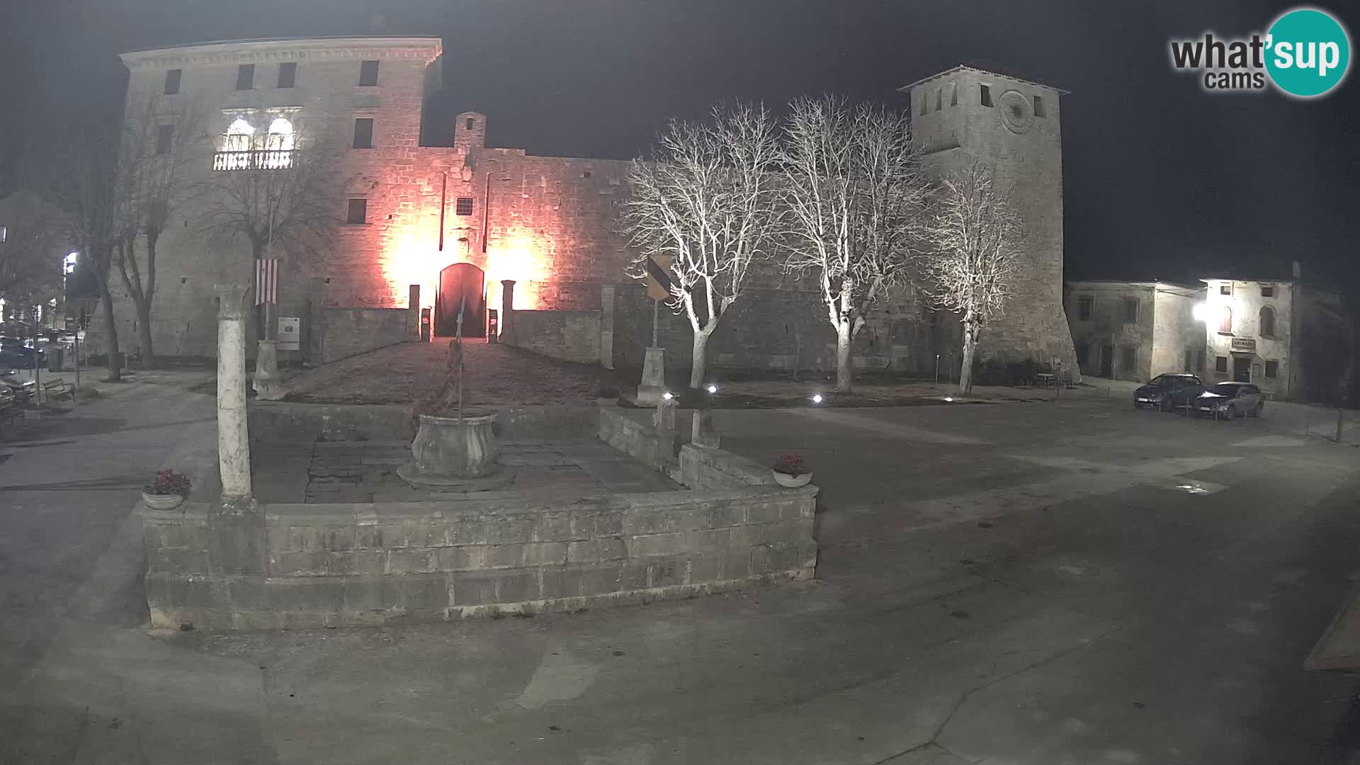 Spletna kamera Svetvinčenat – Grad in vodnjak – Istra – Hrvaška