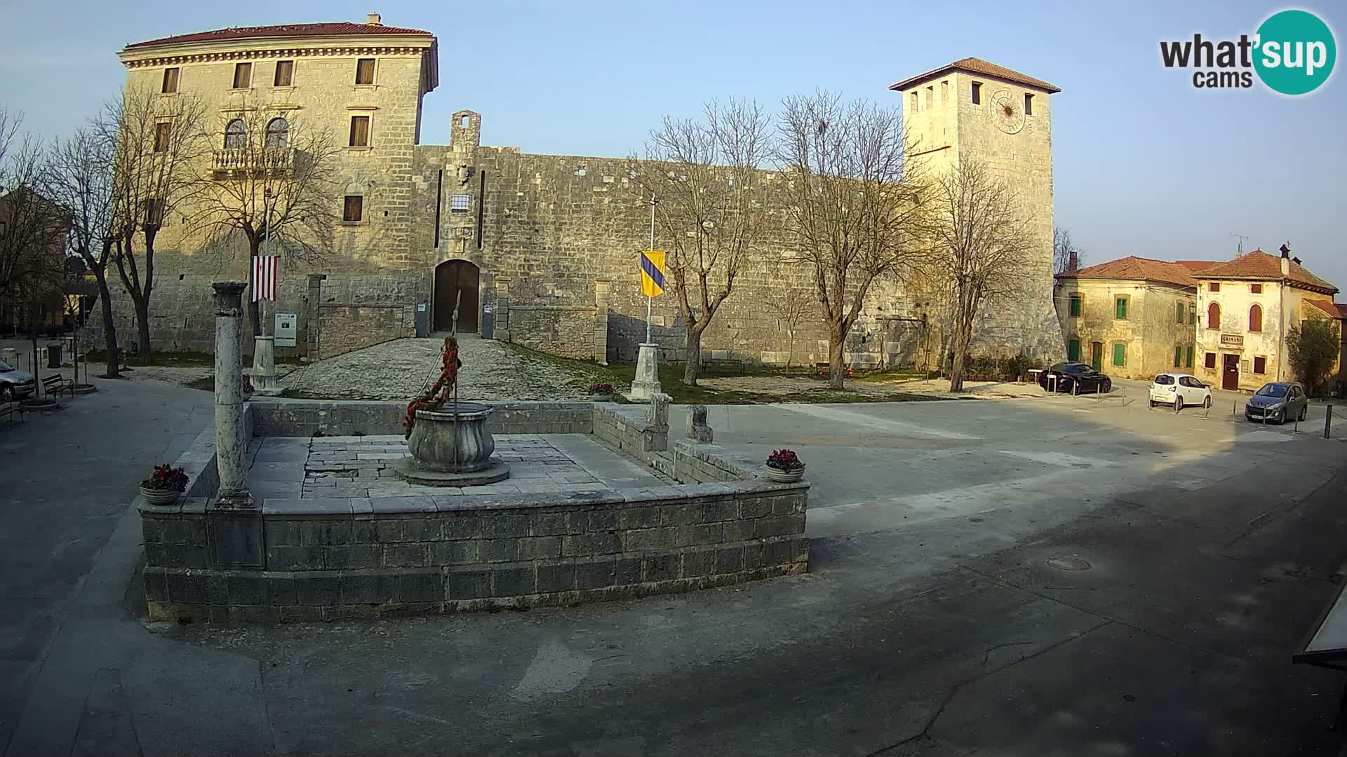Webcam Svetvinčenat – die Burg und Brunnen – Istrien – Kroatien