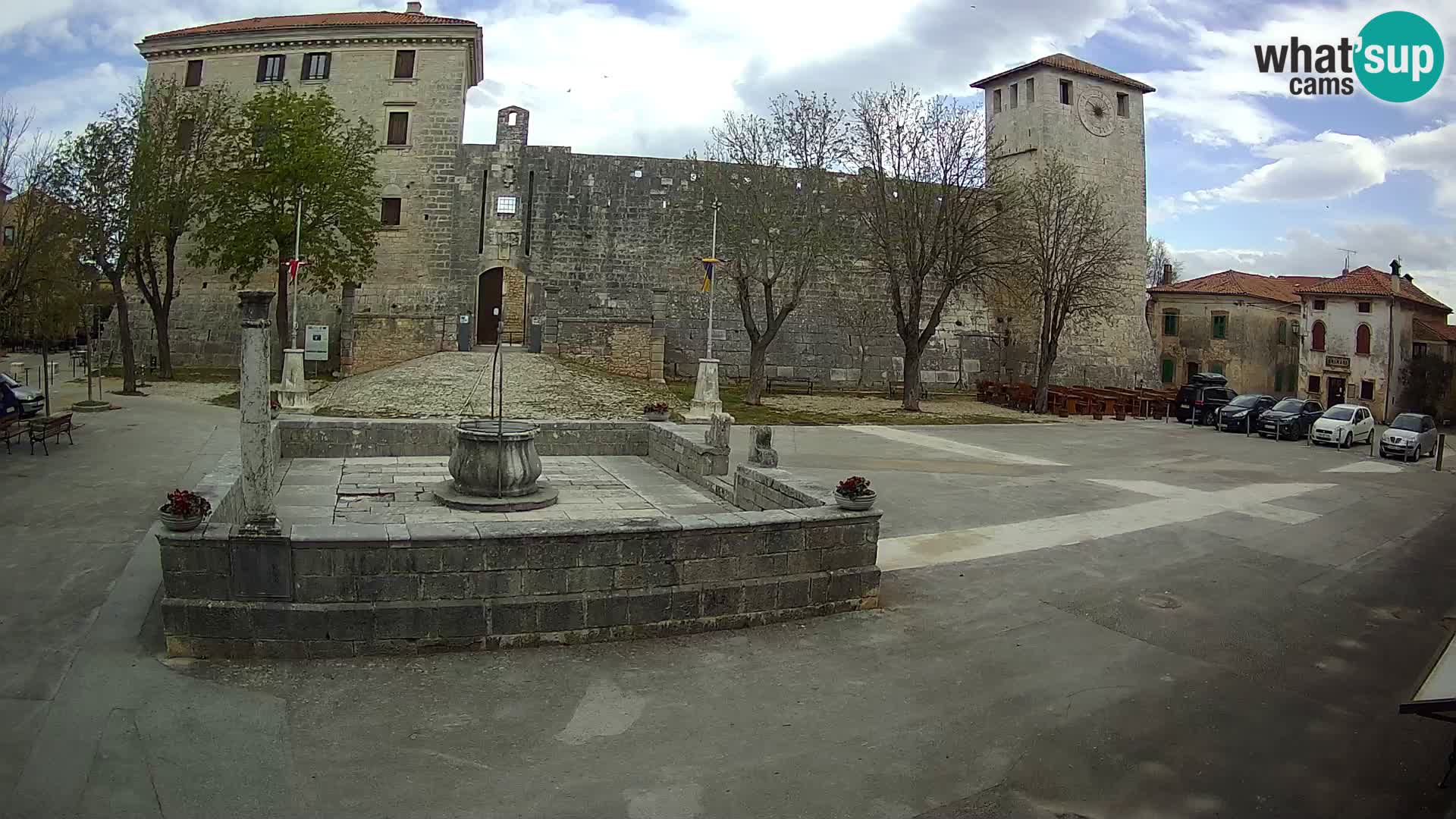 Spletna kamera Svetvinčenat – Grad in vodnjak – Istra – Hrvaška