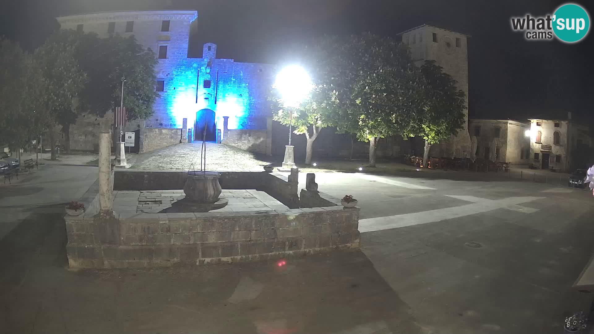 Spletna kamera Svetvinčenat – Grad in vodnjak – Istra – Hrvaška