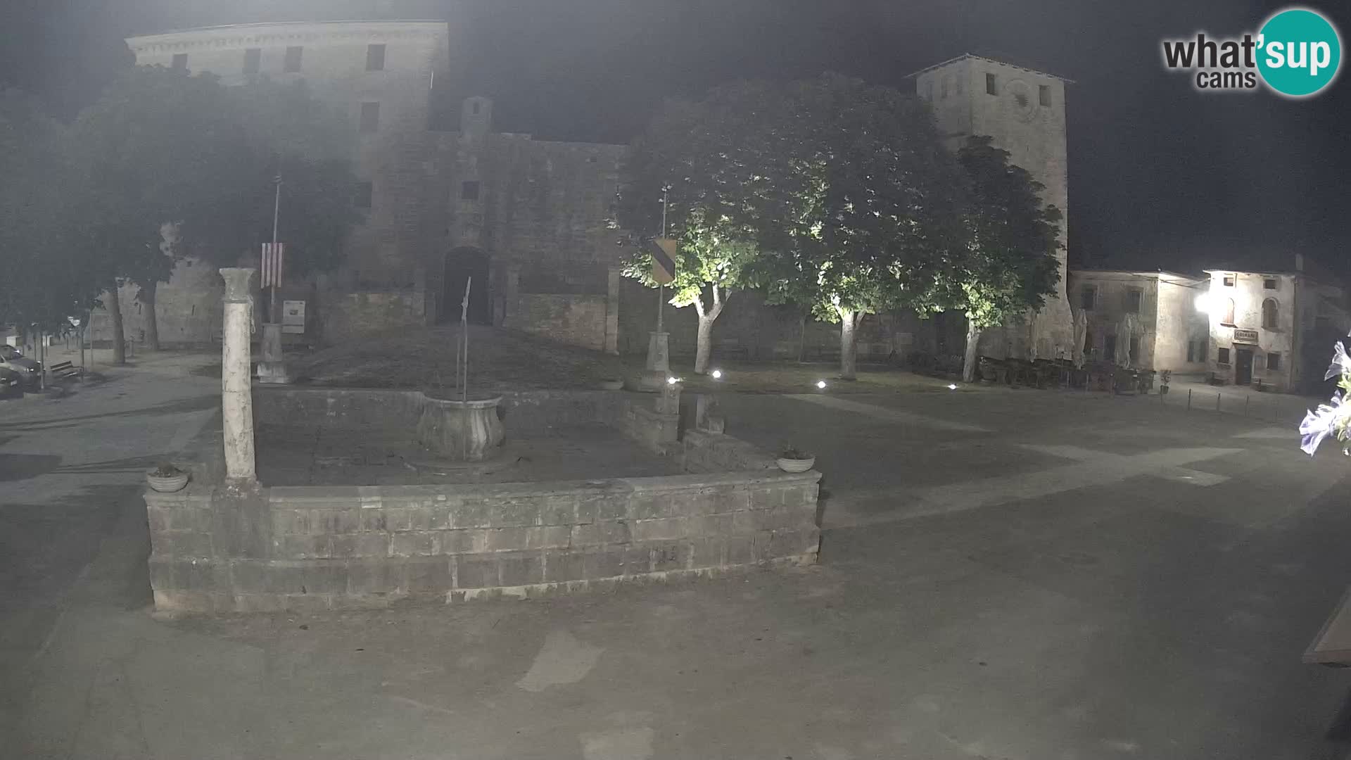 Spletna kamera Svetvinčenat – Grad in vodnjak – Istra – Hrvaška