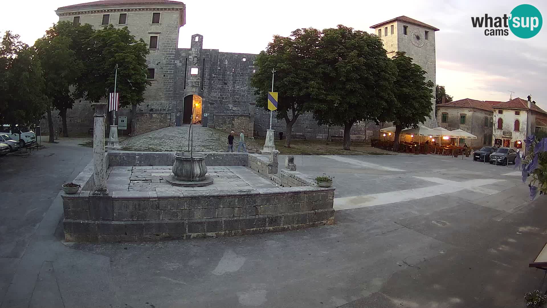 Spletna kamera Svetvinčenat – Grad in vodnjak – Istra – Hrvaška