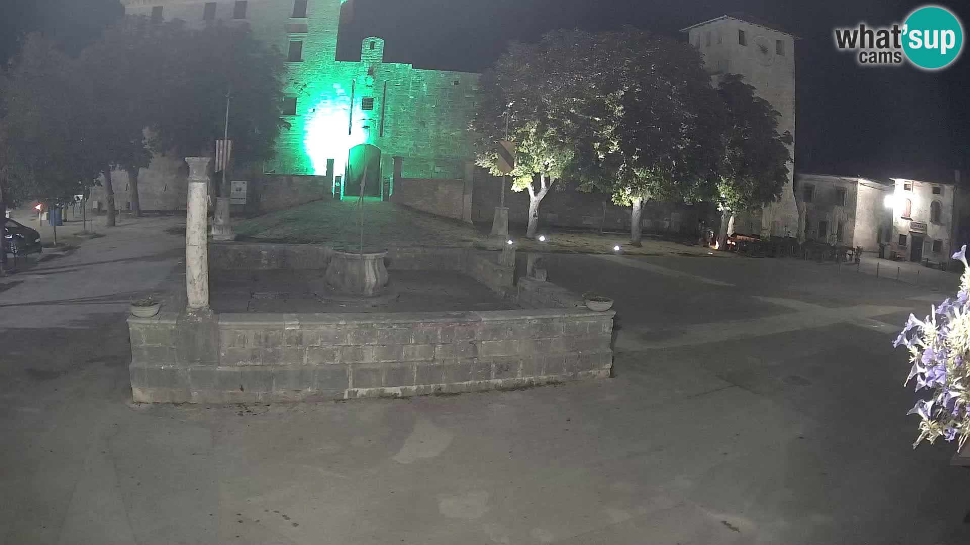 Spletna kamera Svetvinčenat – Grad in vodnjak – Istra – Hrvaška