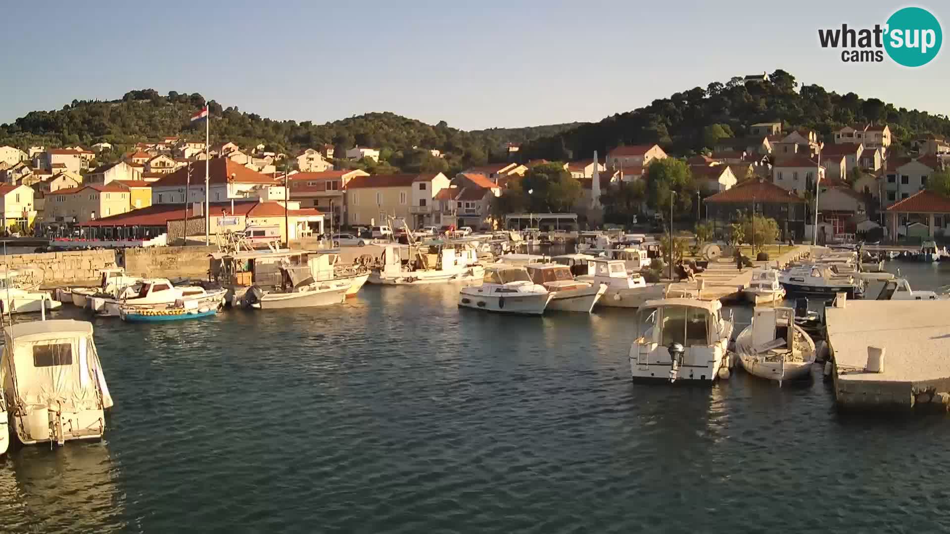 Spletna kamera Tkon – Marina in mesto