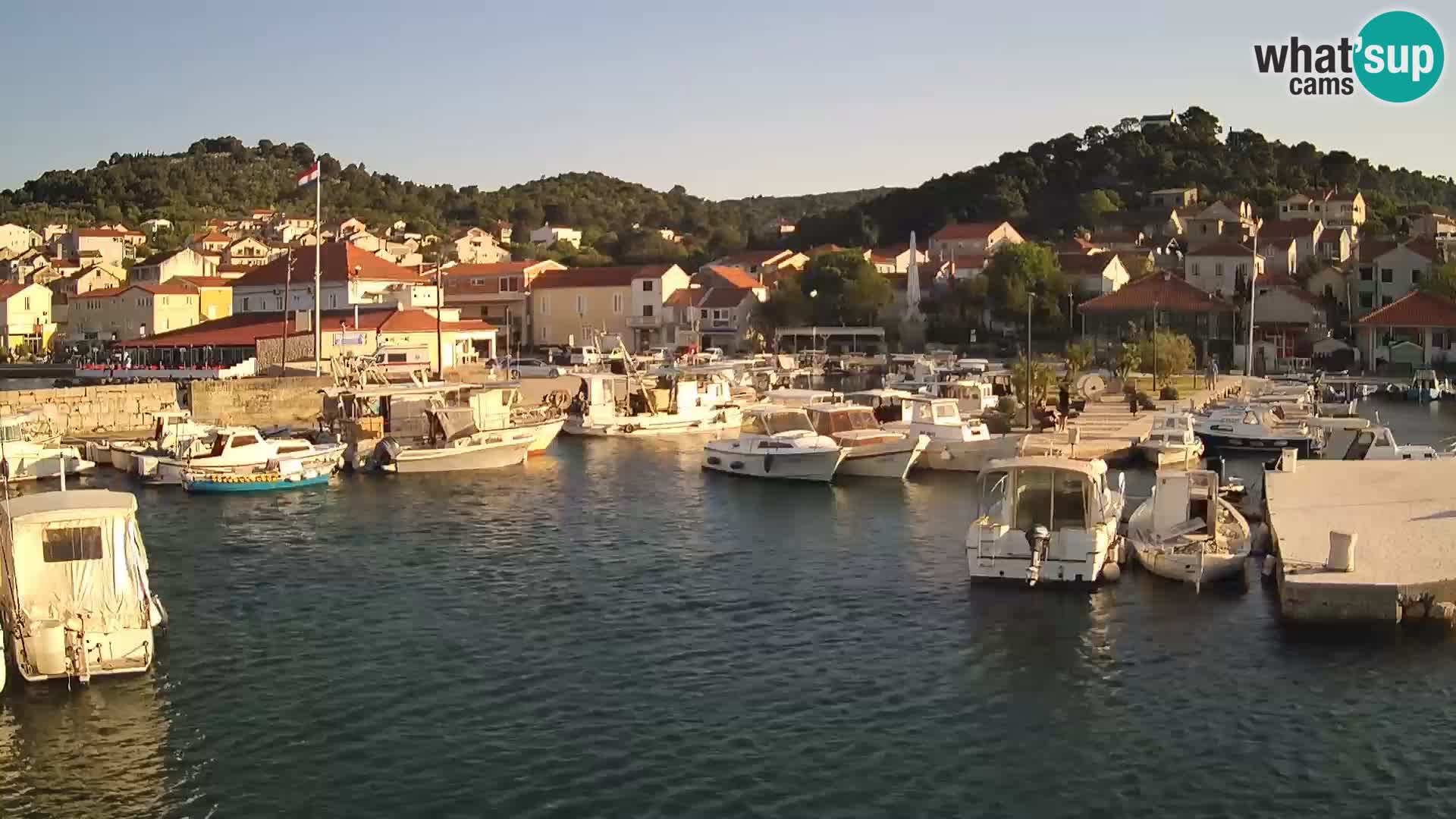 Spletna kamera Tkon – Marina in mesto
