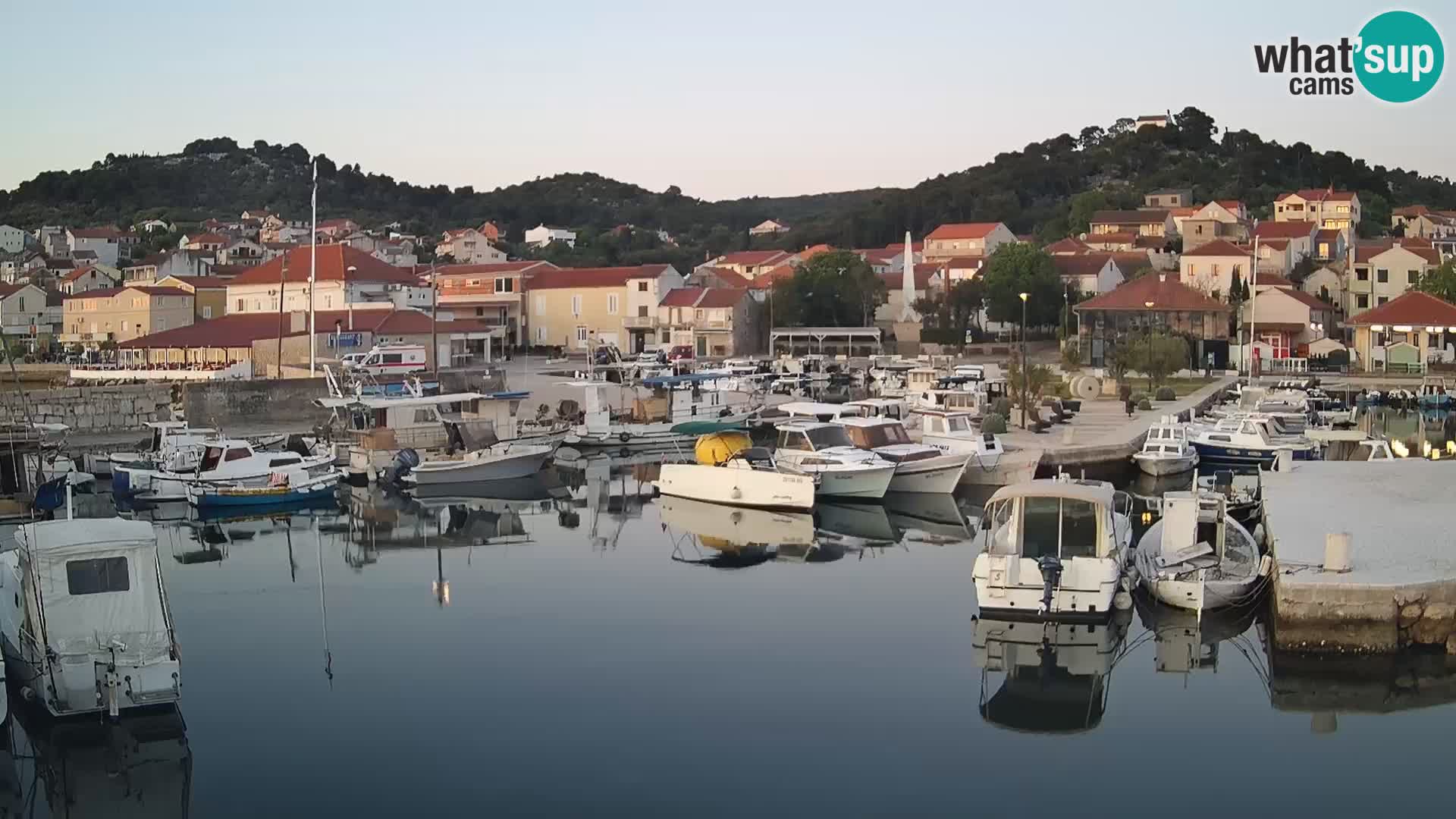 Spletna kamera Tkon – Marina in mesto