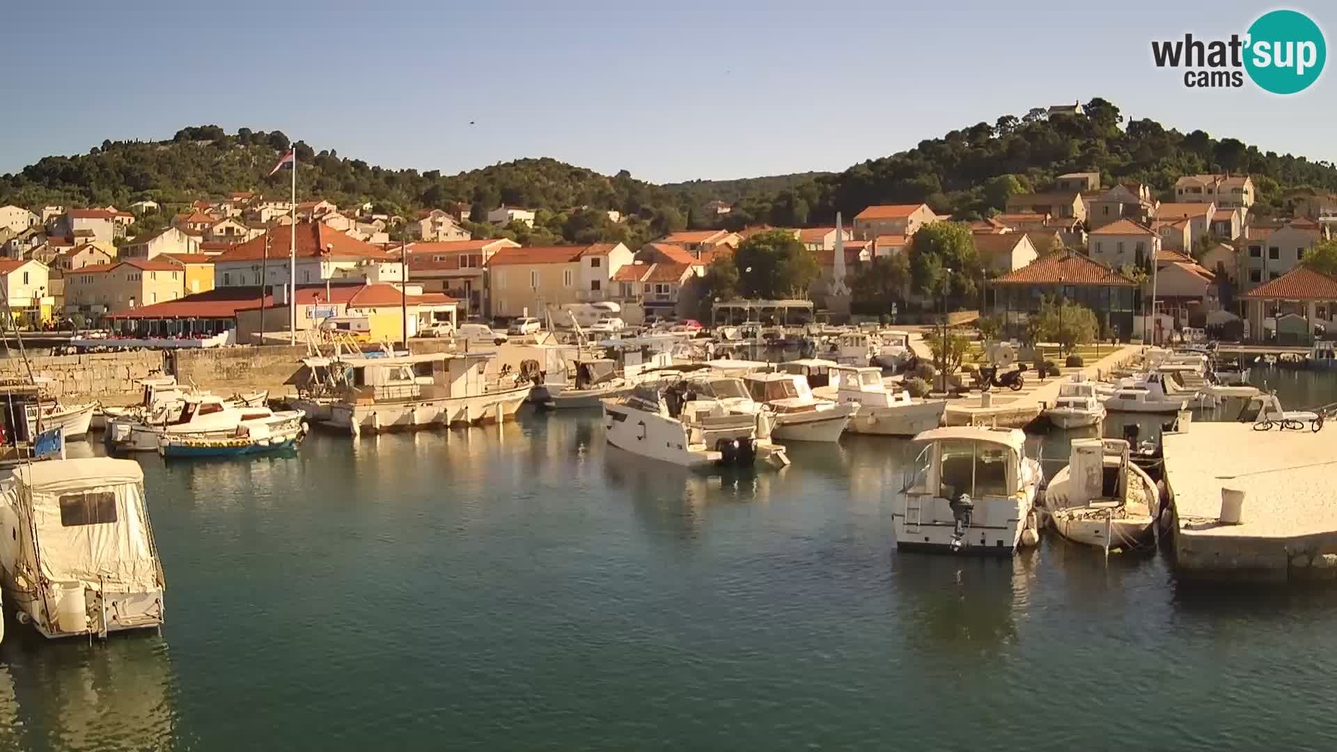 Spletna kamera Tkon – Marina in mesto