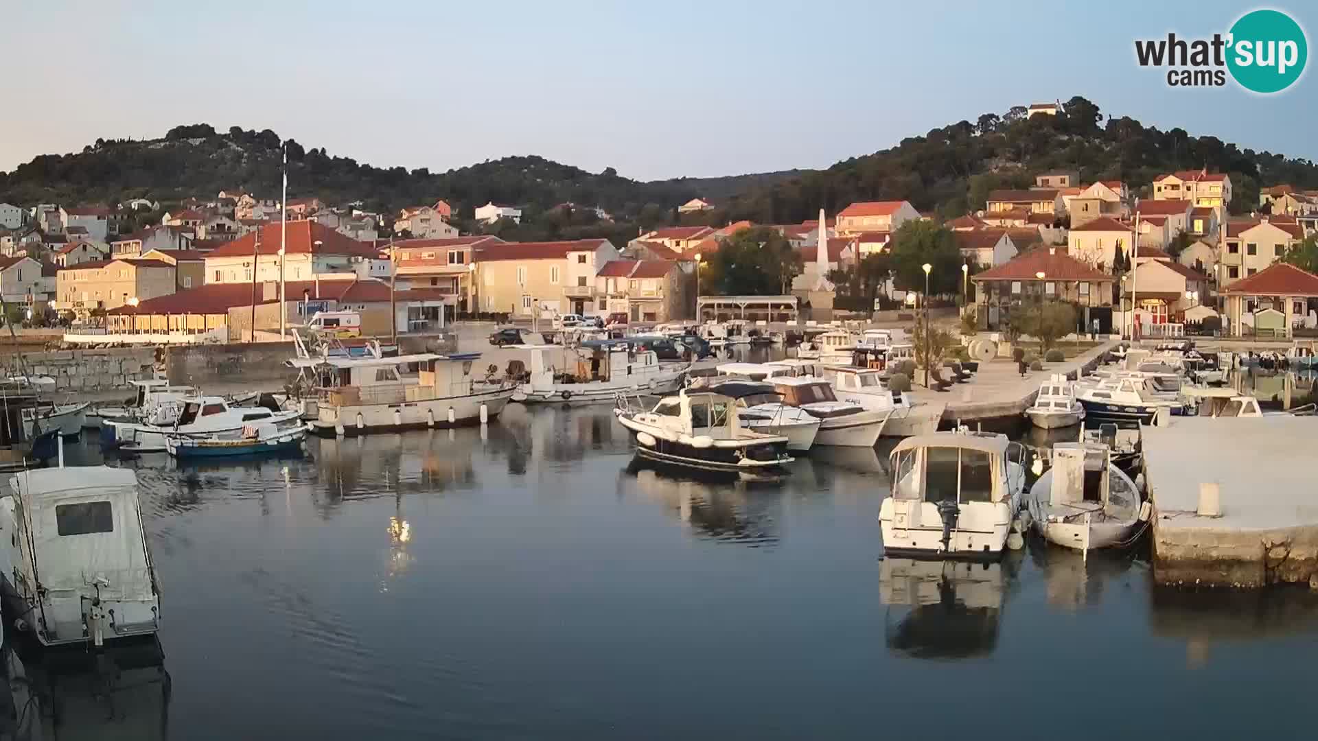 Spletna kamera Tkon – Marina in mesto