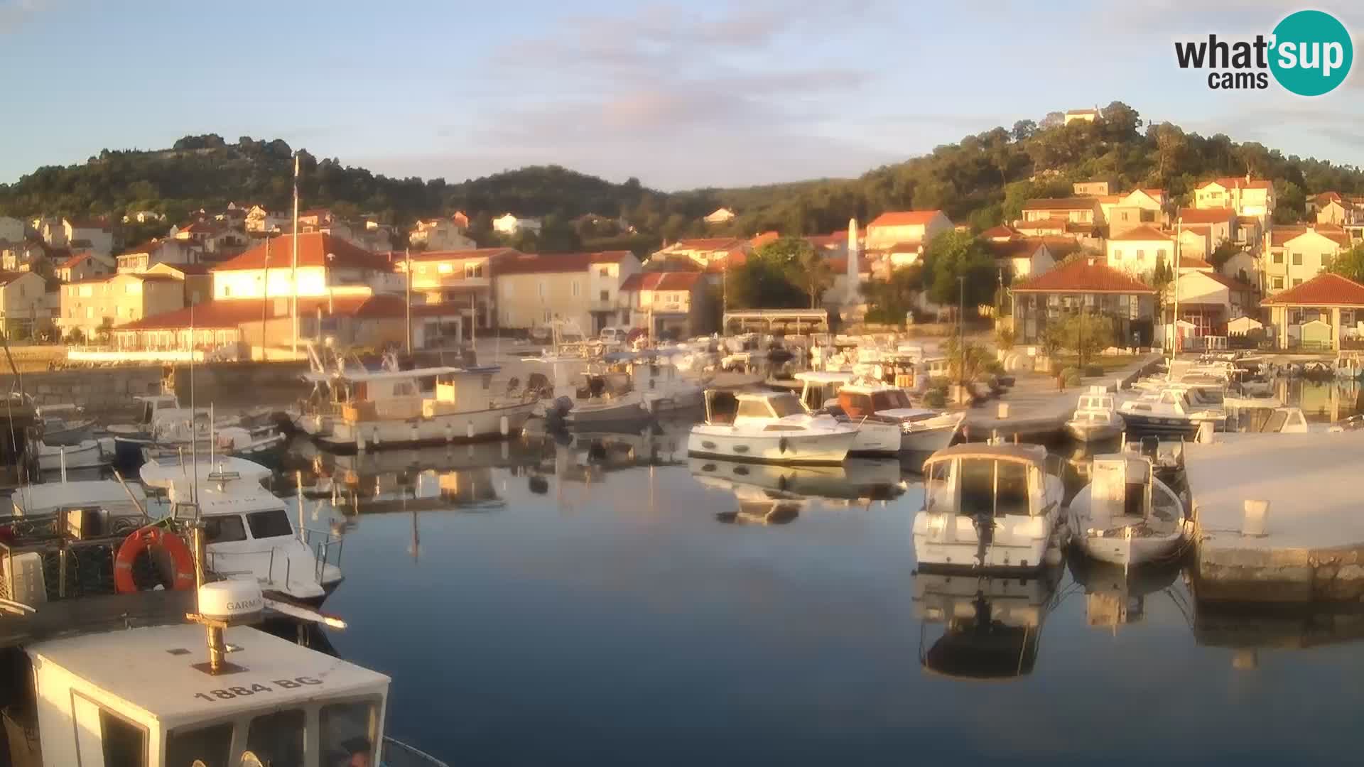 Spletna kamera Tkon – Marina in mesto