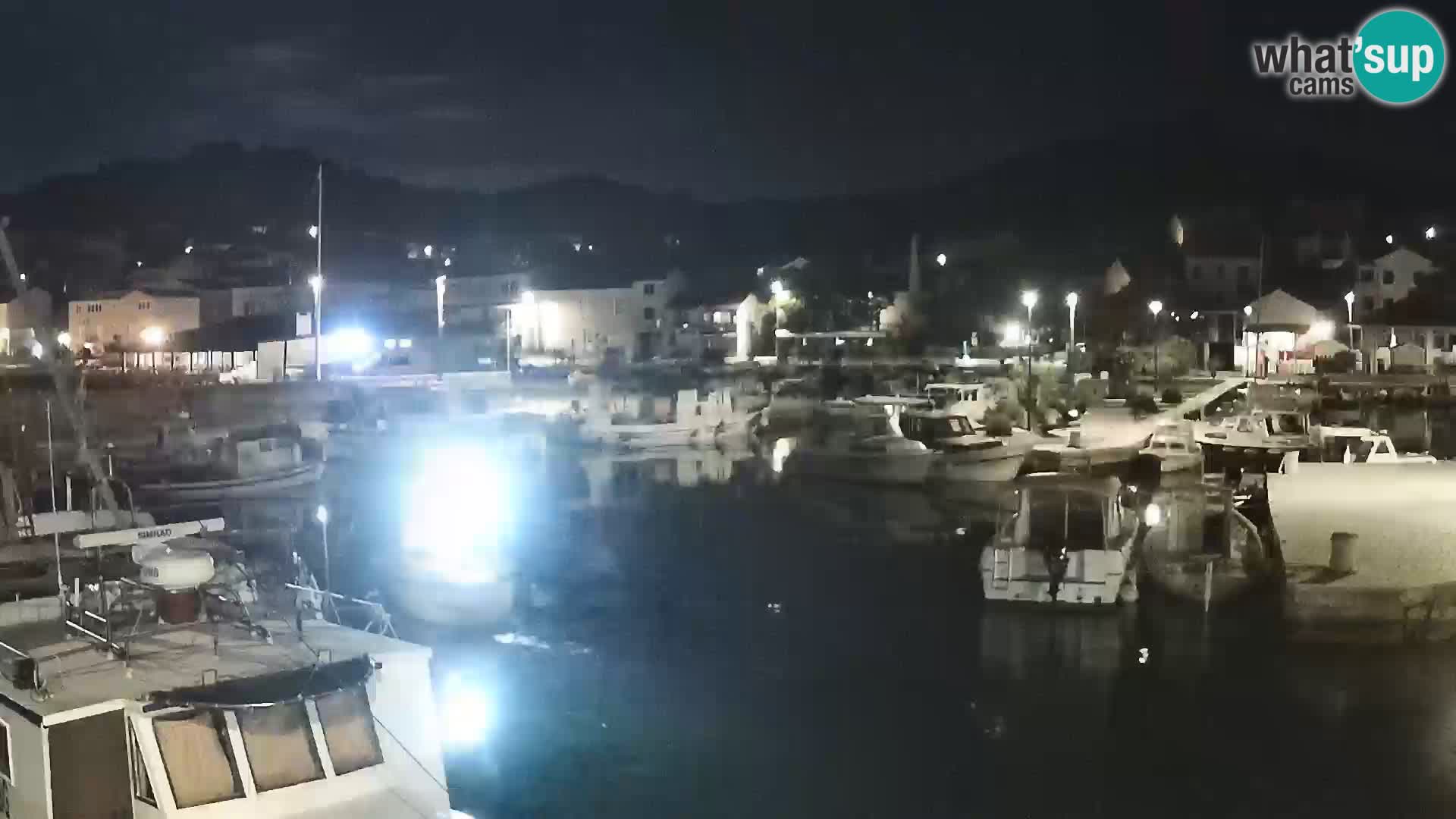 Spletna kamera Tkon – Marina in mesto