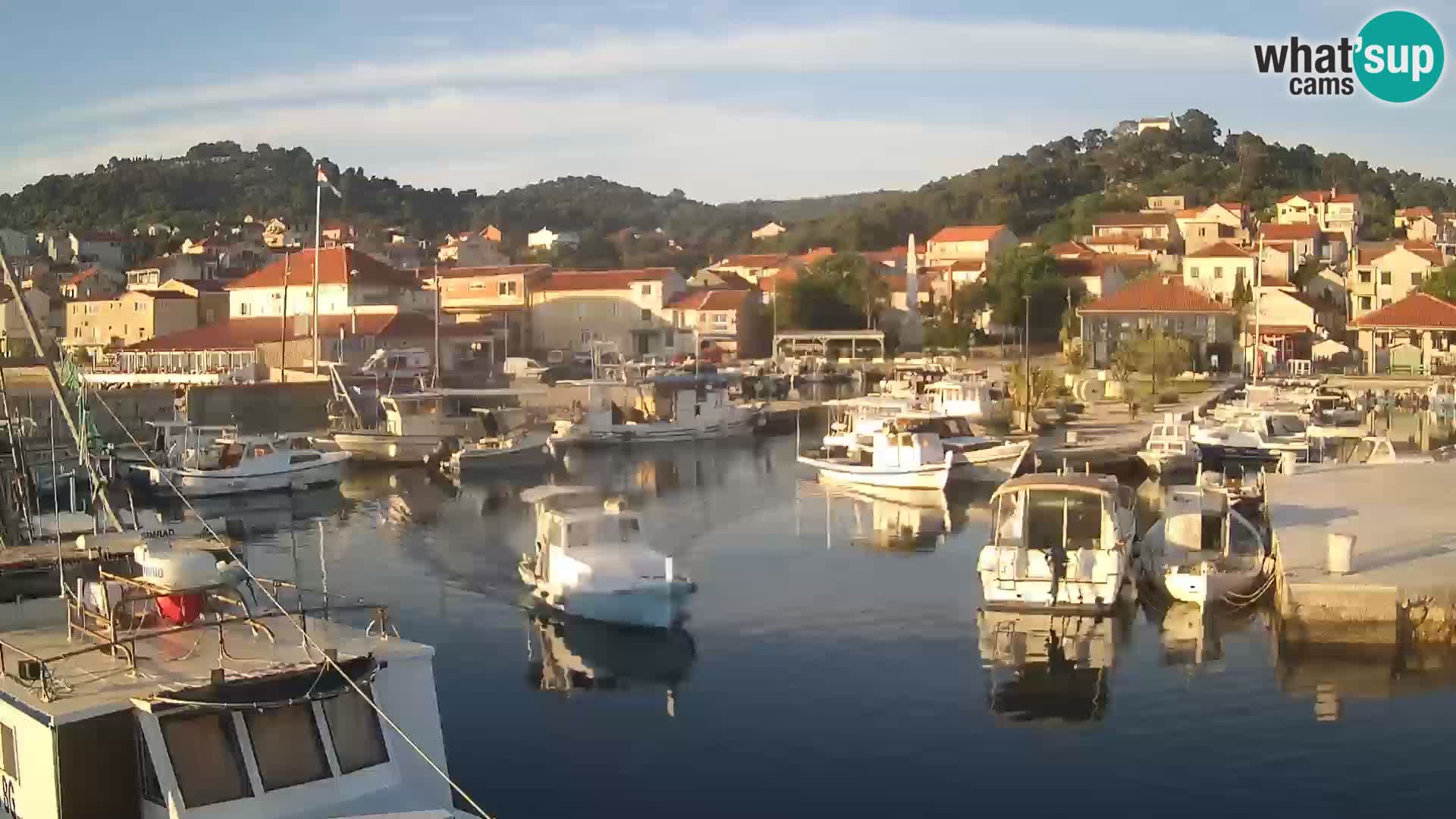 Spletna kamera Tkon – Marina in mesto