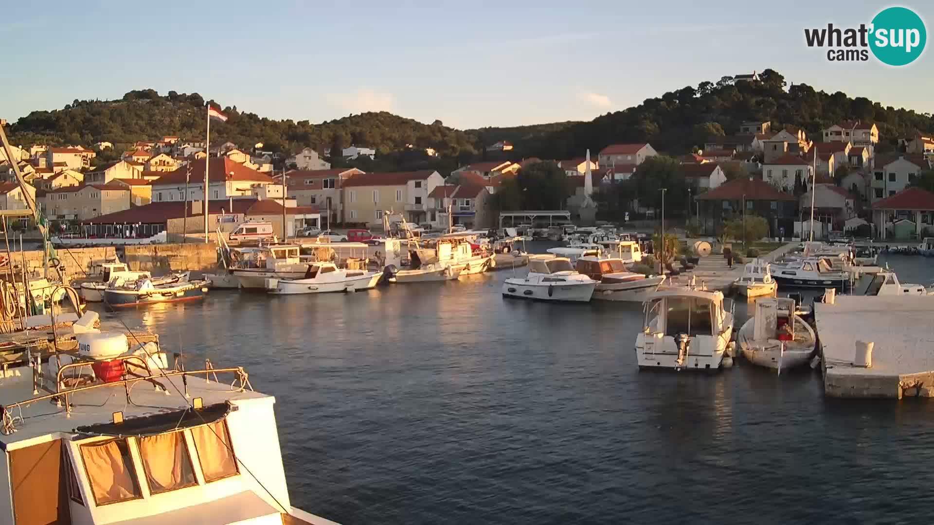 Spletna kamera Tkon – Marina in mesto
