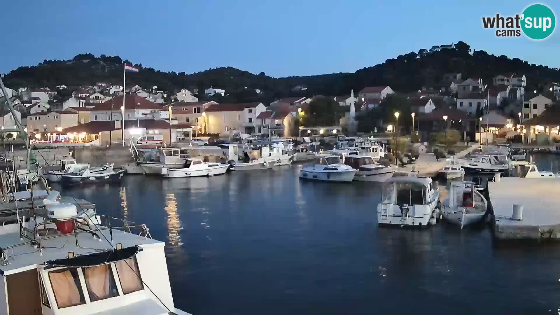Spletna kamera Tkon – Marina in mesto