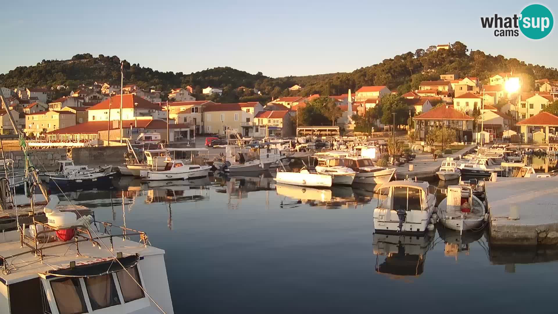 Spletna kamera Tkon – Marina in mesto