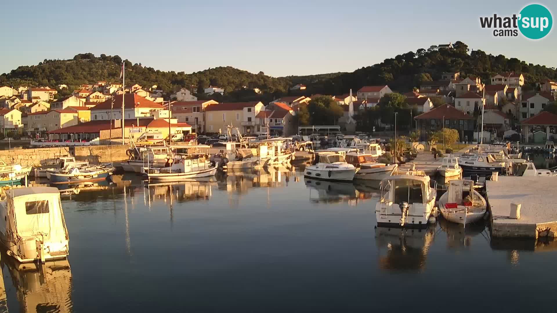 Spletna kamera Tkon – Marina in mesto