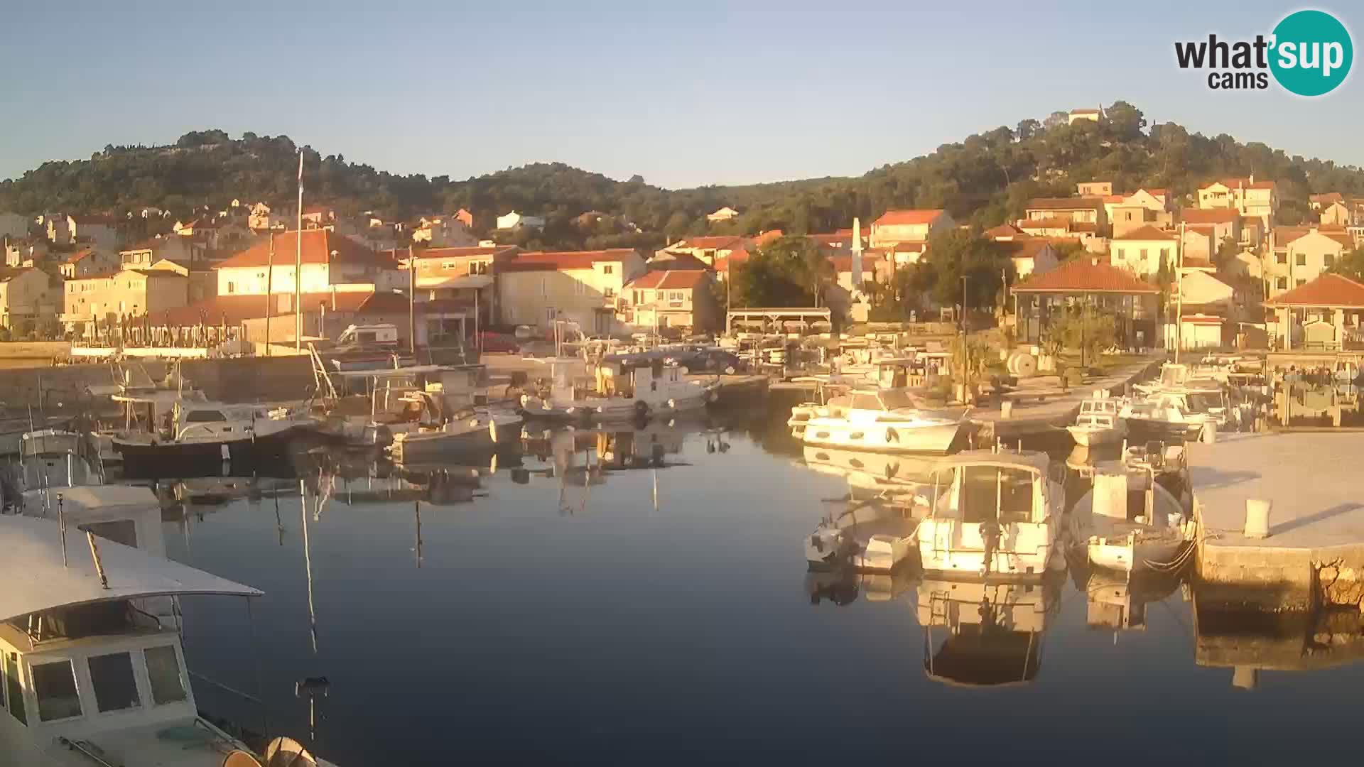 Spletna kamera Tkon – Marina in mesto