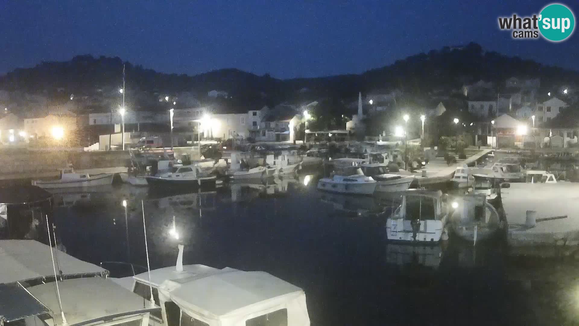 Spletna kamera Tkon – Marina in mesto