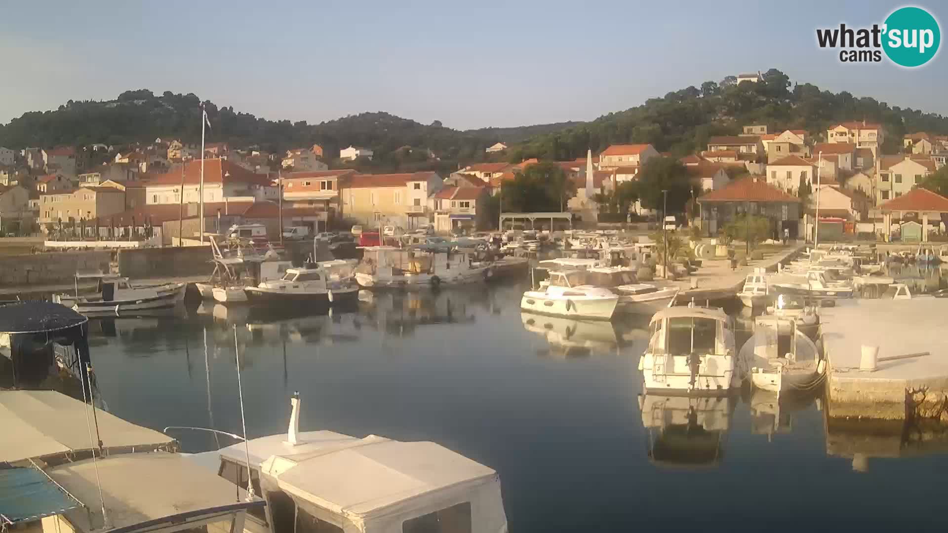 Spletna kamera Tkon – Marina in mesto