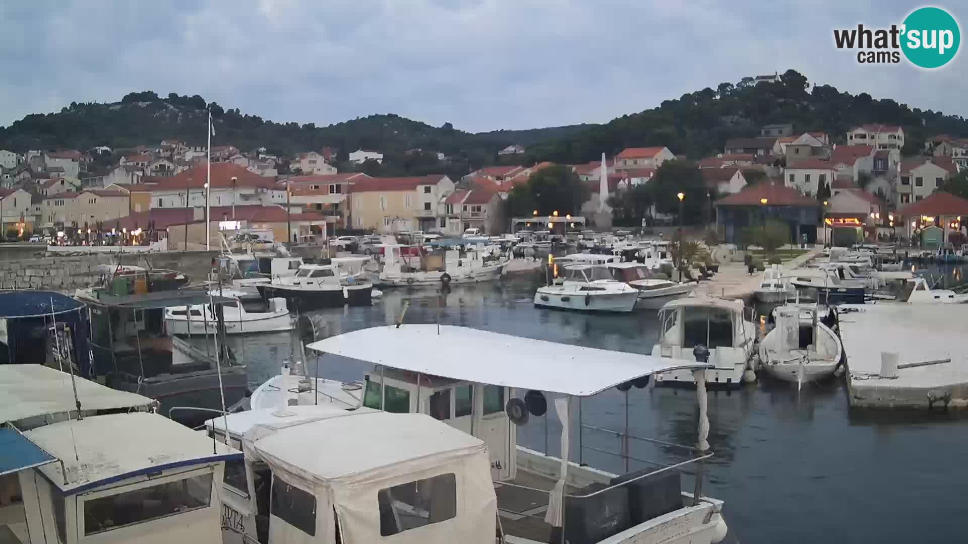 Spletna kamera Tkon – Marina in mesto
