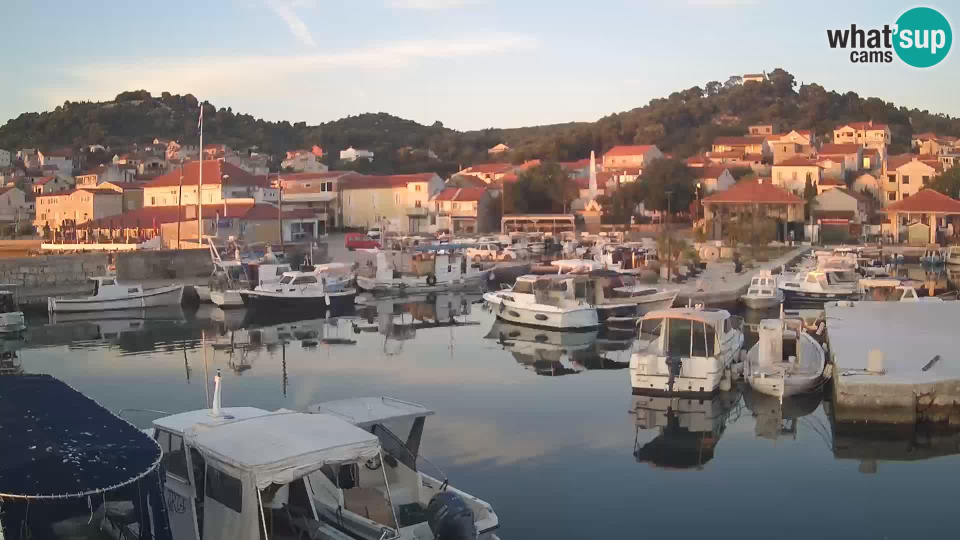Spletna kamera Tkon – Marina in mesto
