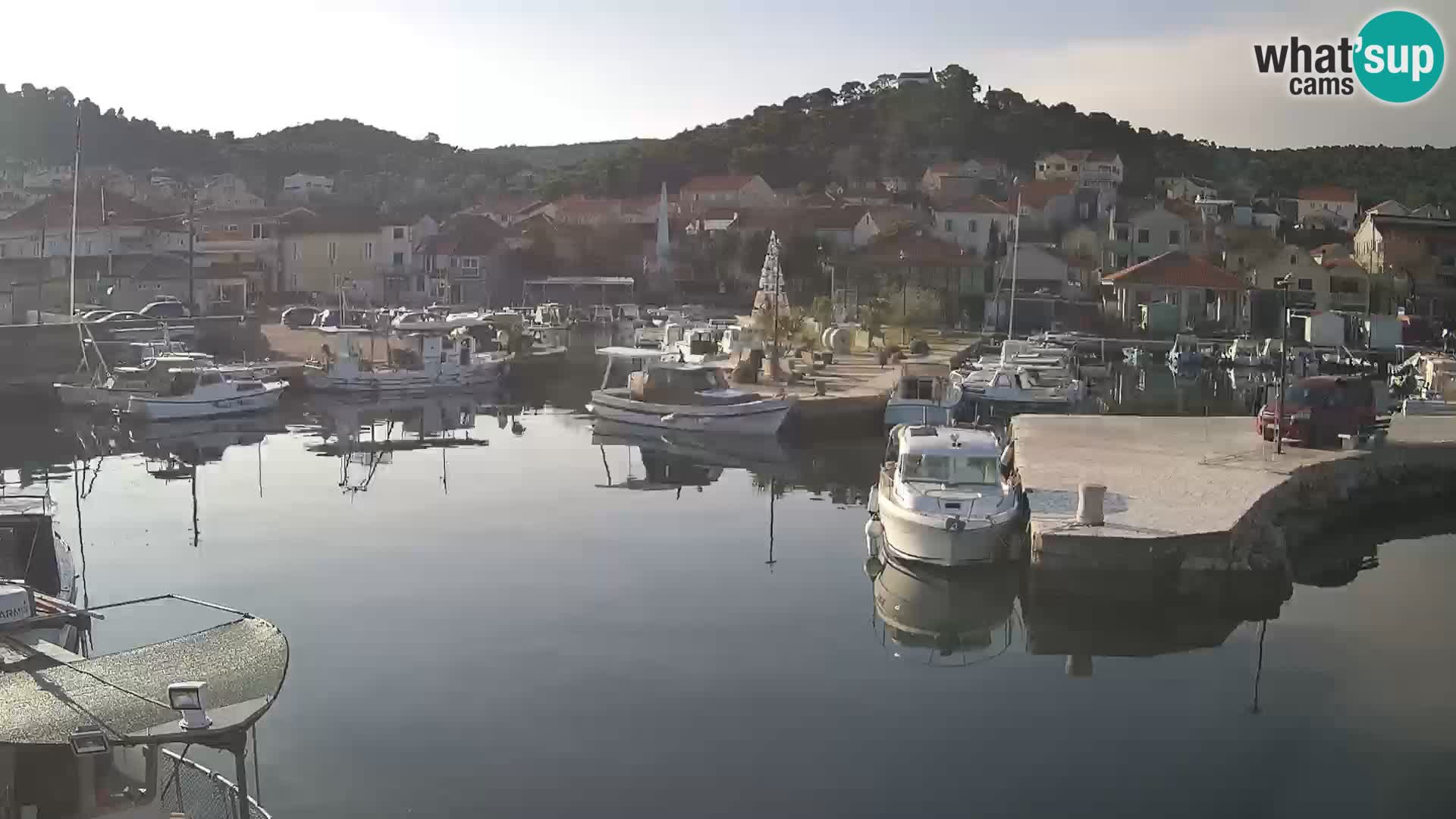 Webcam Tkon – marina and city