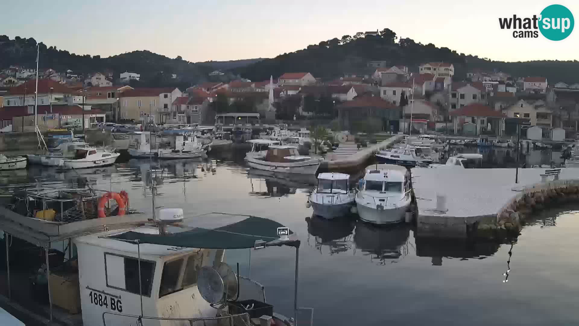 Webcam Tkon – marina and city