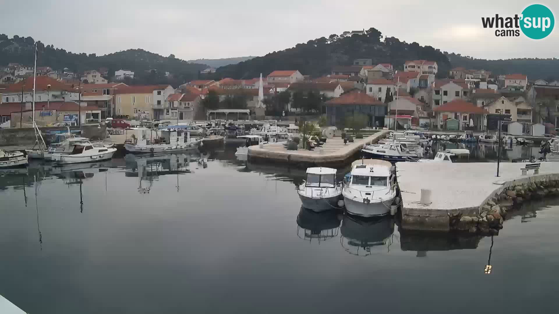 Spletna kamera Tkon – Marina in mesto