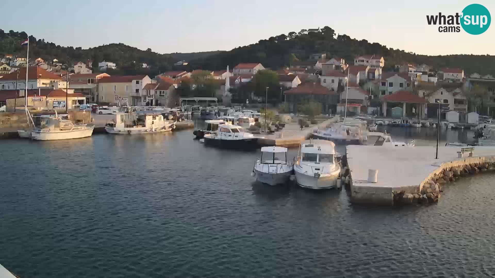 Spletna kamera Tkon – Marina in mesto