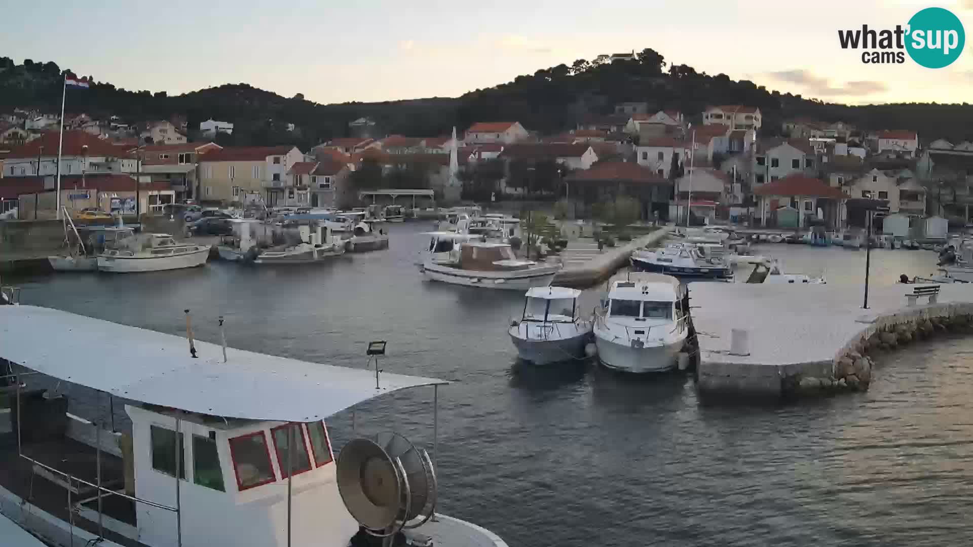 Webcam Tkon – marina and city