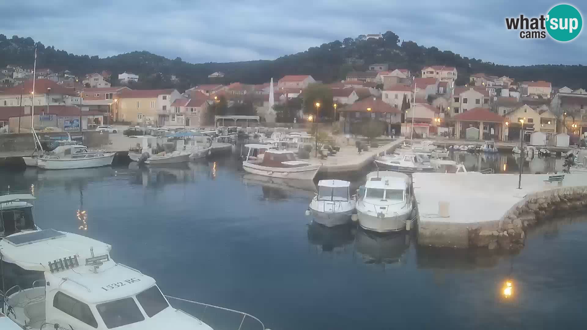 Spletna kamera Tkon – Marina in mesto