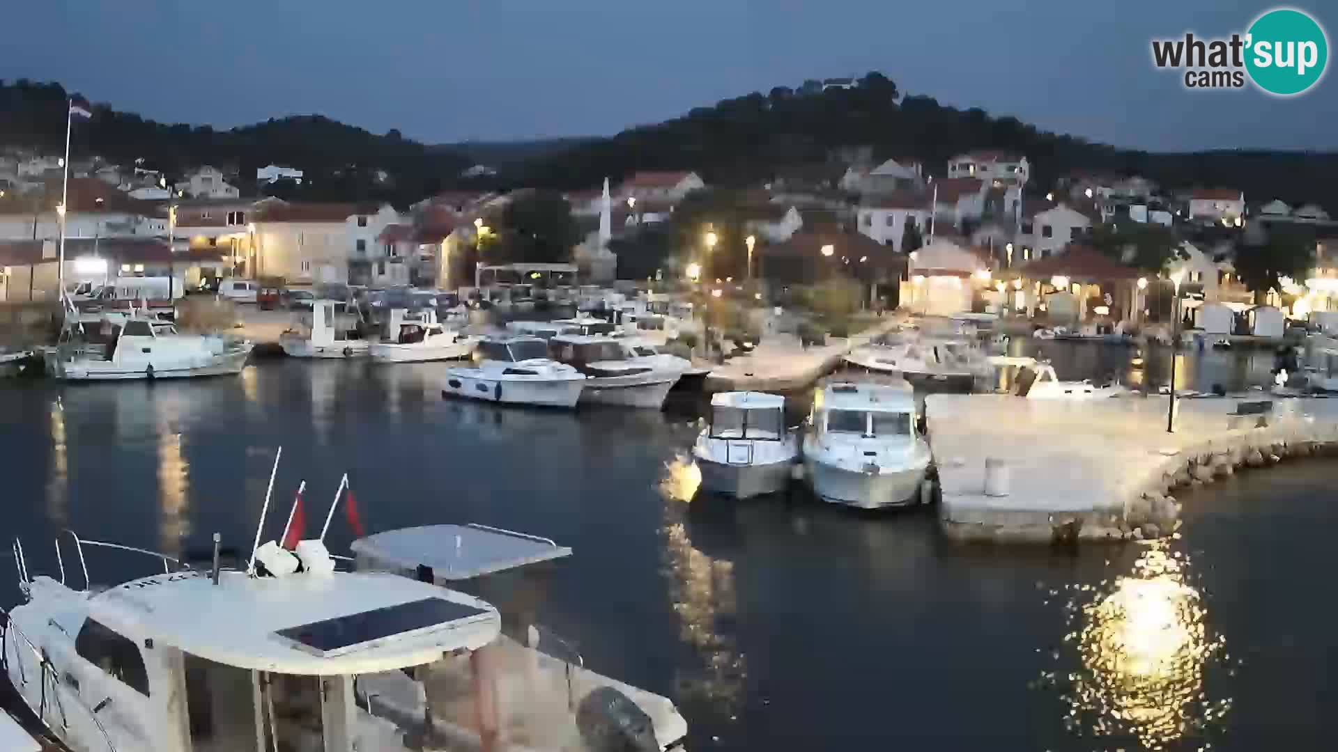 Spletna kamera Tkon – Marina in mesto