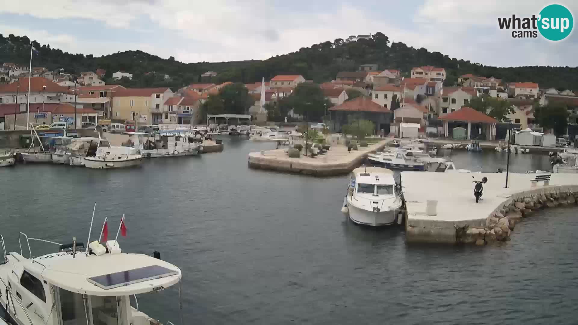 Spletna kamera Tkon – Marina in mesto
