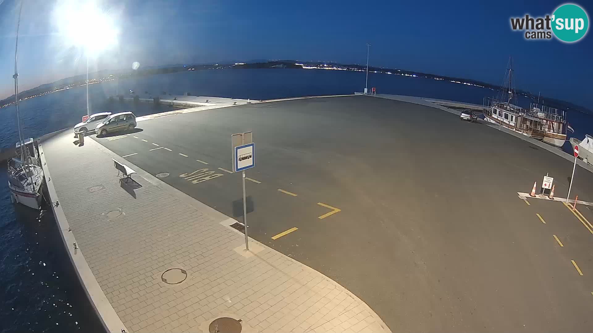 Tkon v živo – trajekt – Dalmacija – Hrvaška