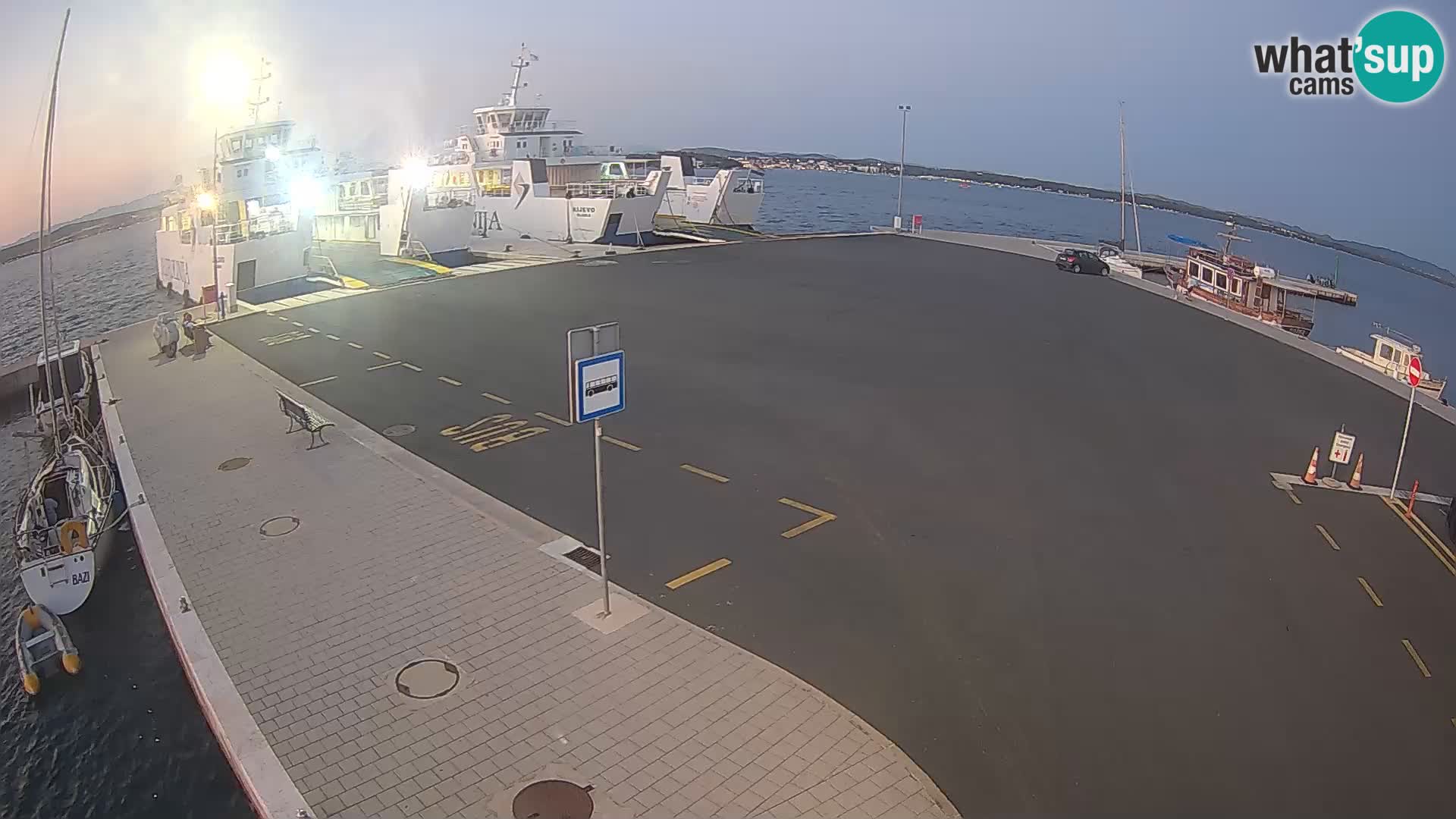 Tkon v živo – trajekt – Dalmacija – Hrvaška