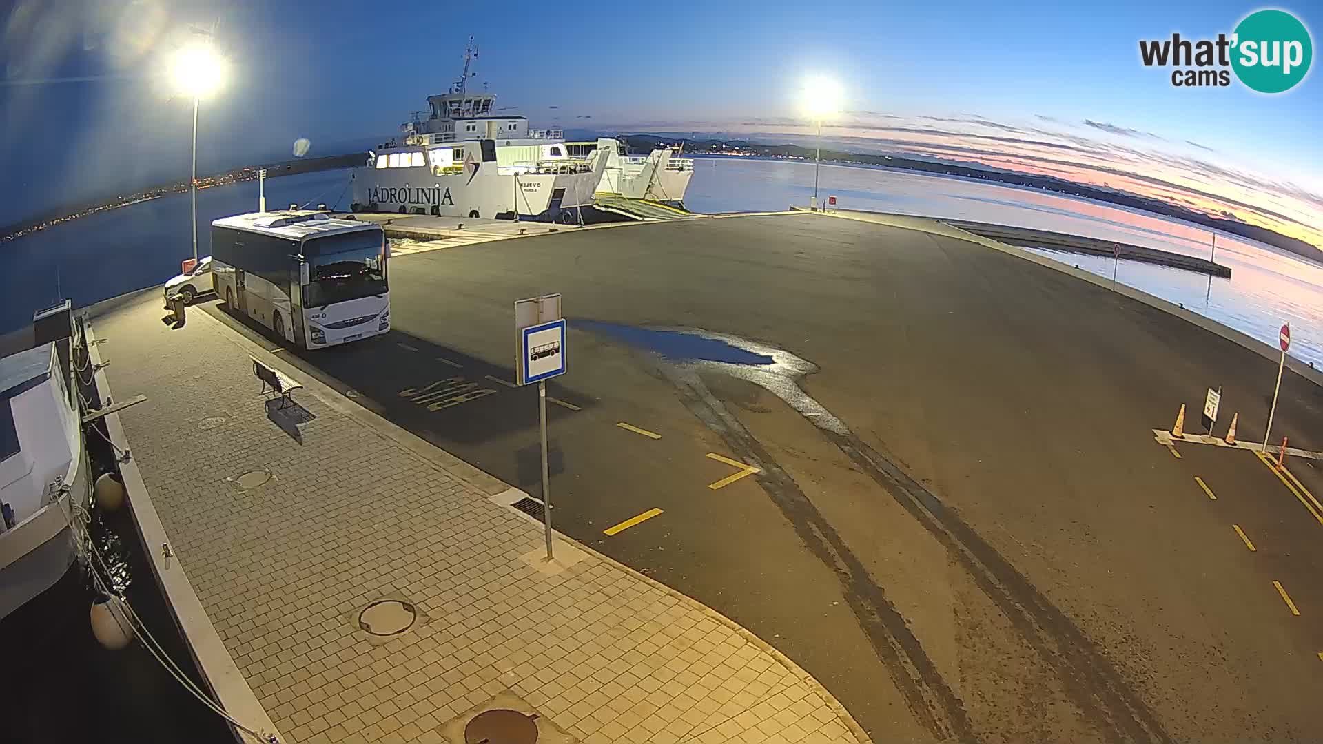 Tkon v živo – trajekt – Dalmacija – Hrvaška