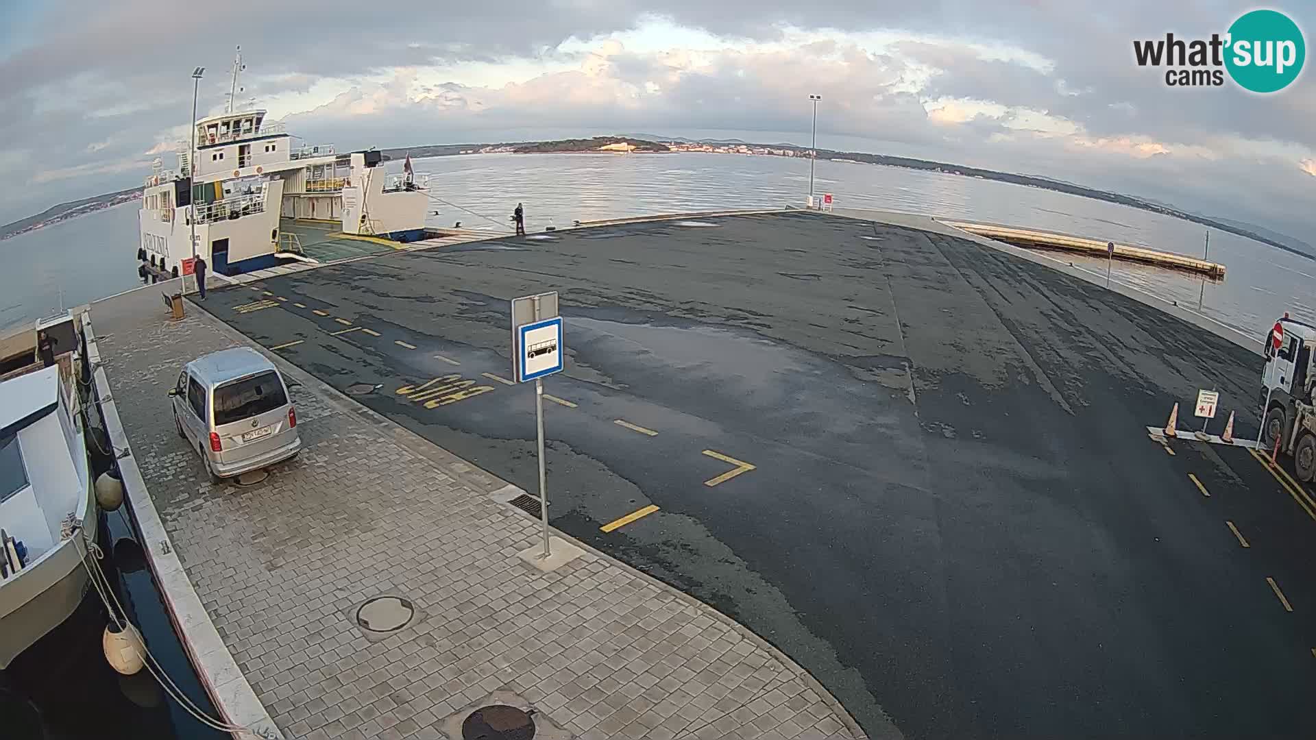 Tkon v živo – trajekt – Dalmacija – Hrvaška