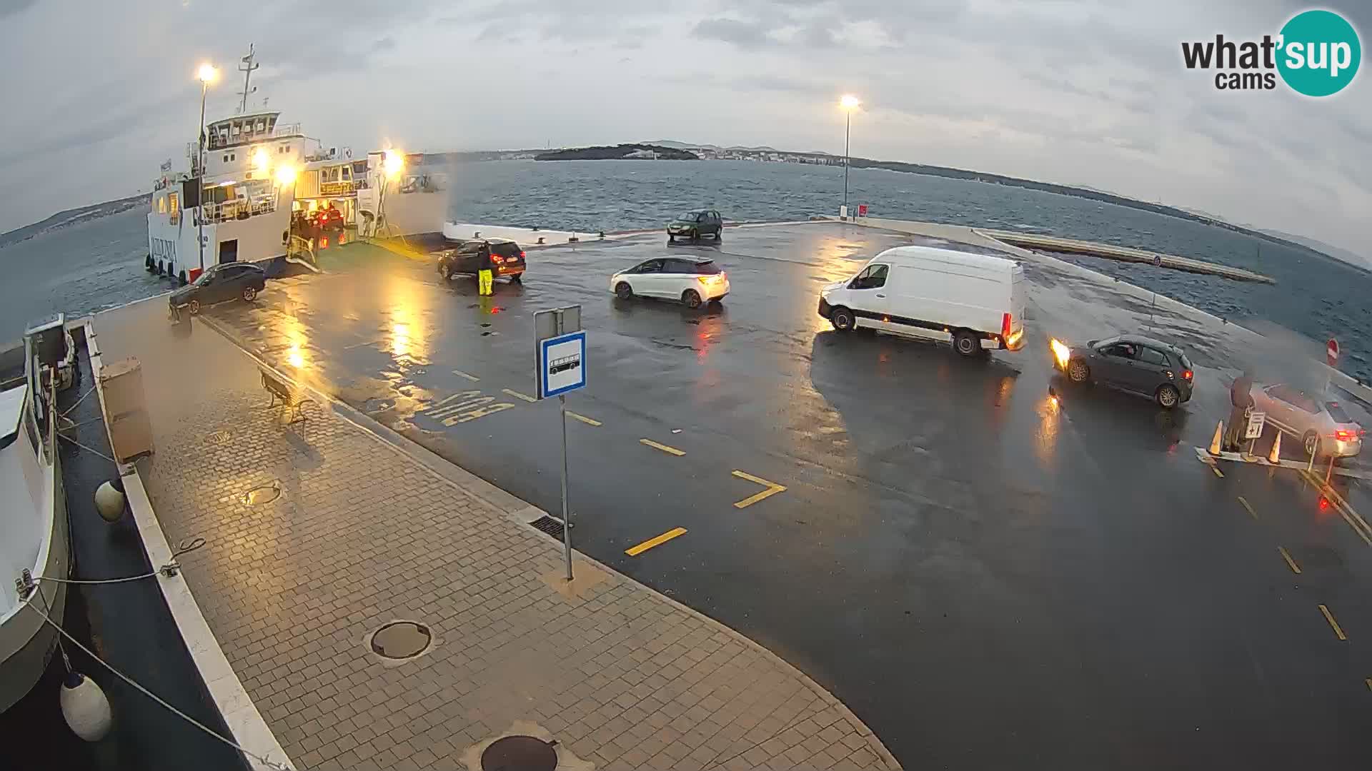 Tkon v živo – trajekt – Dalmacija – Hrvaška