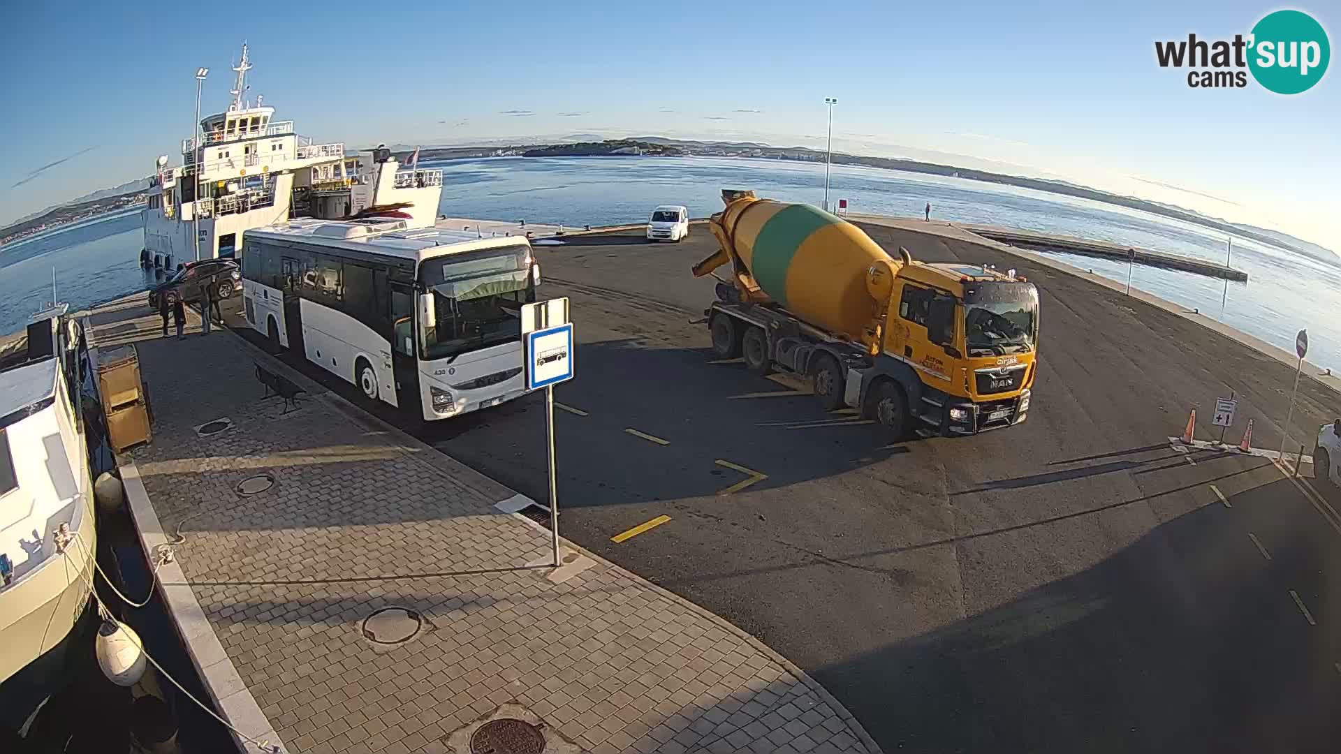 Tkon v živo – trajekt – Dalmacija – Hrvaška