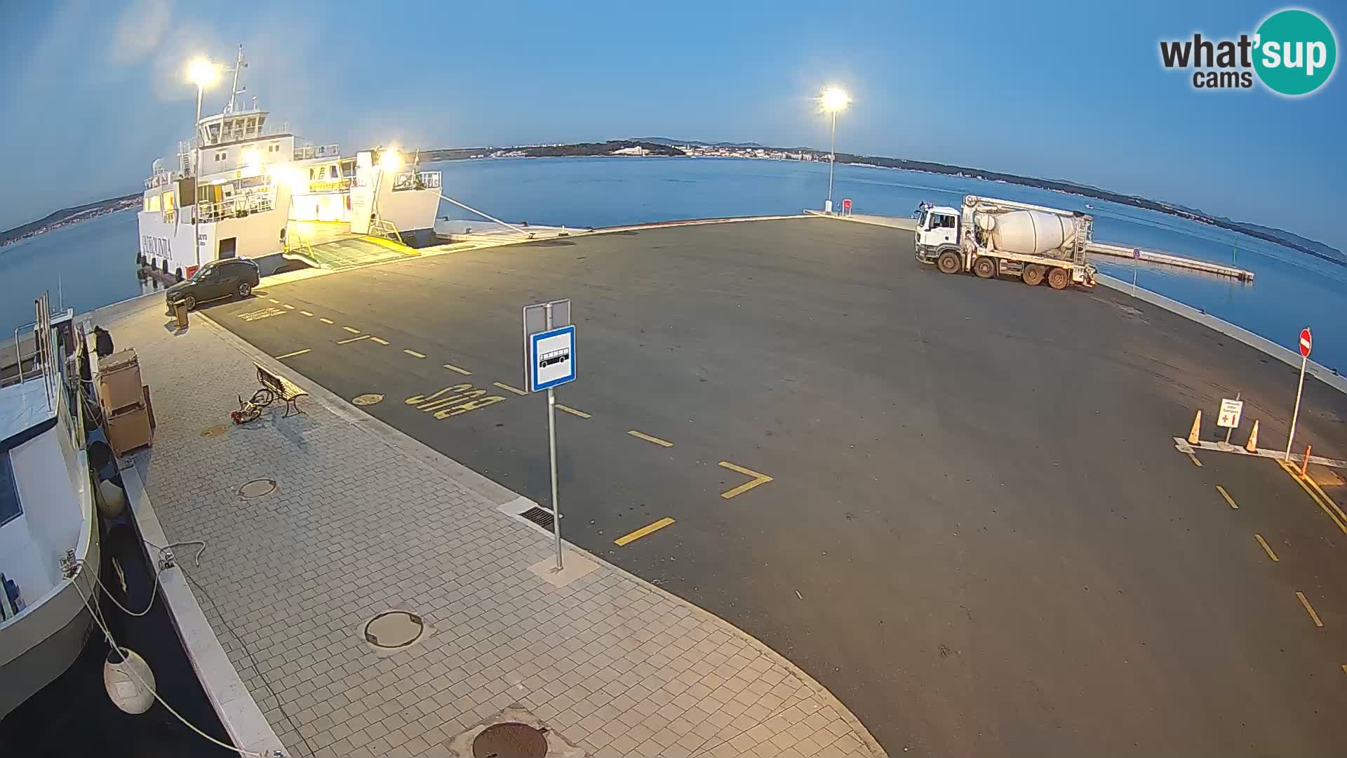 Tkon v živo – trajekt – Dalmacija – Hrvaška