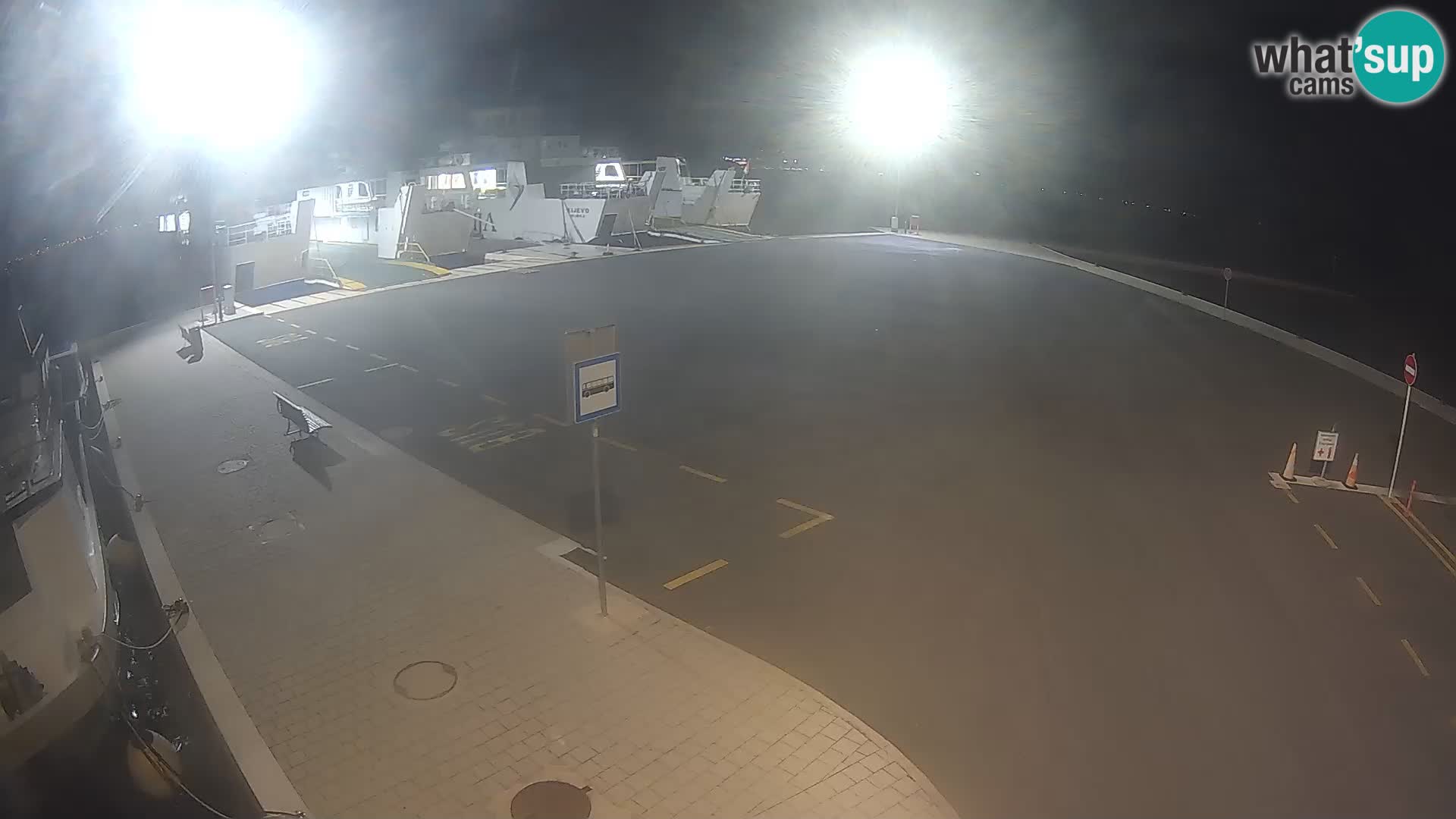 Tkon v živo – trajekt – Dalmacija – Hrvaška