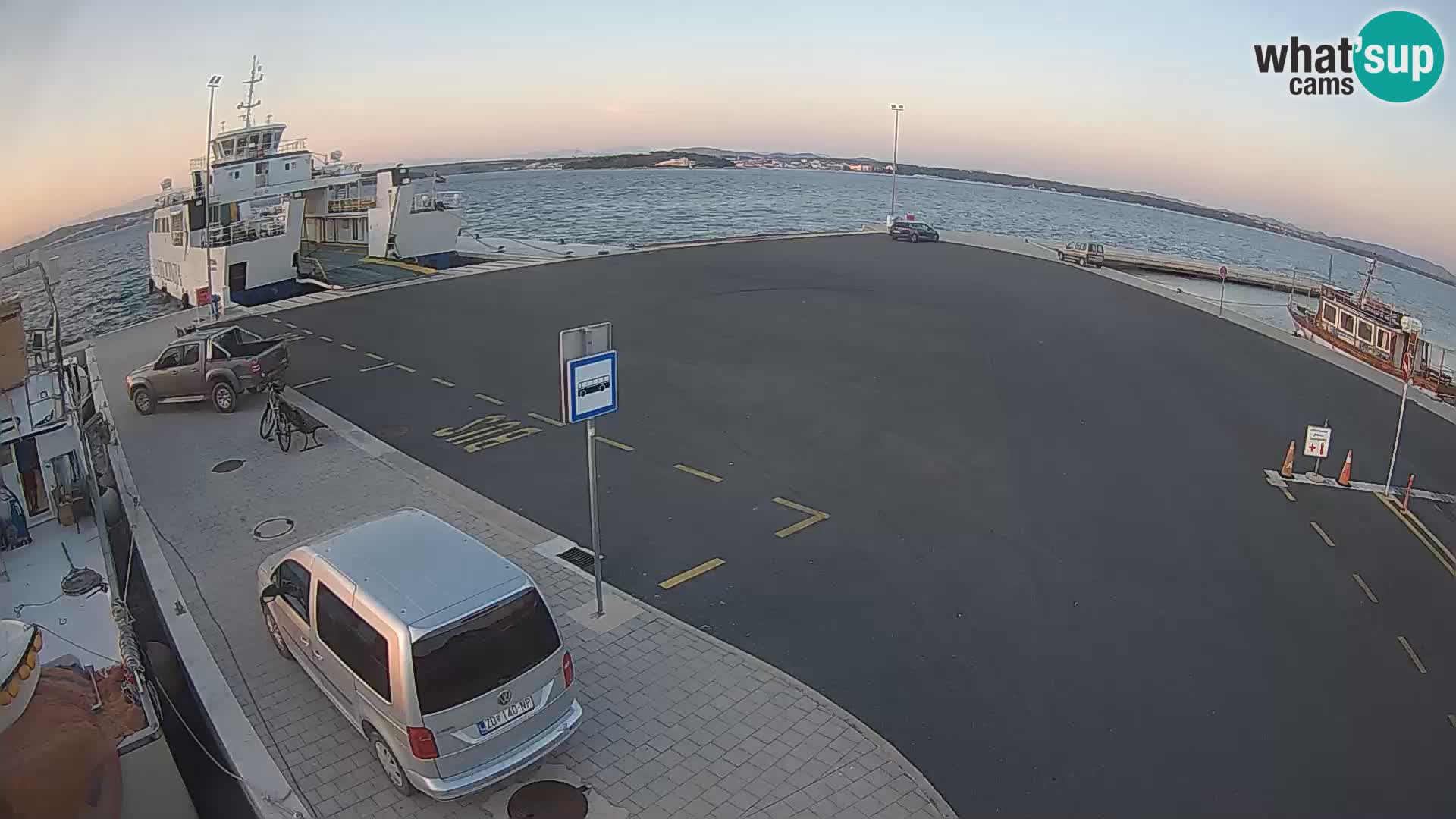 Tkon v živo – trajekt – Dalmacija – Hrvaška