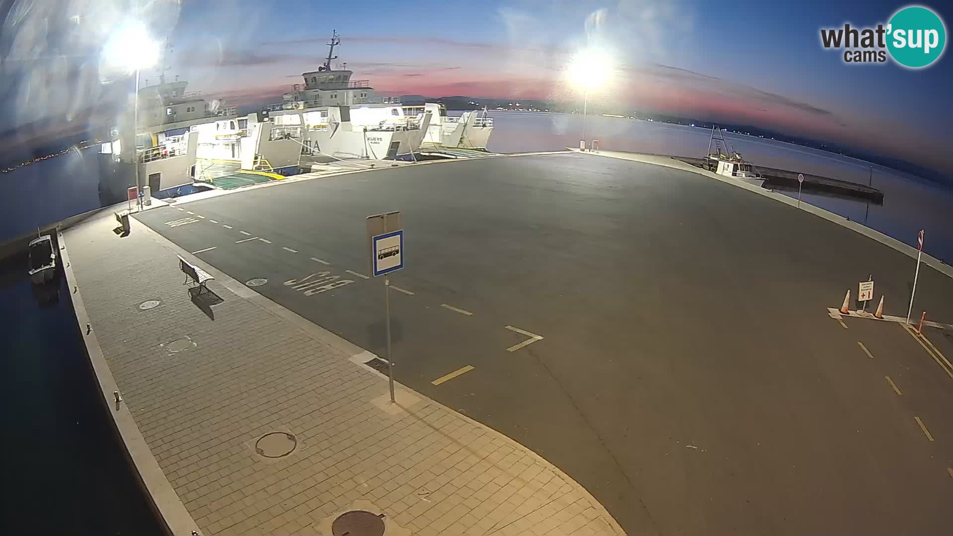 Tkon v živo – trajekt – Dalmacija – Hrvaška