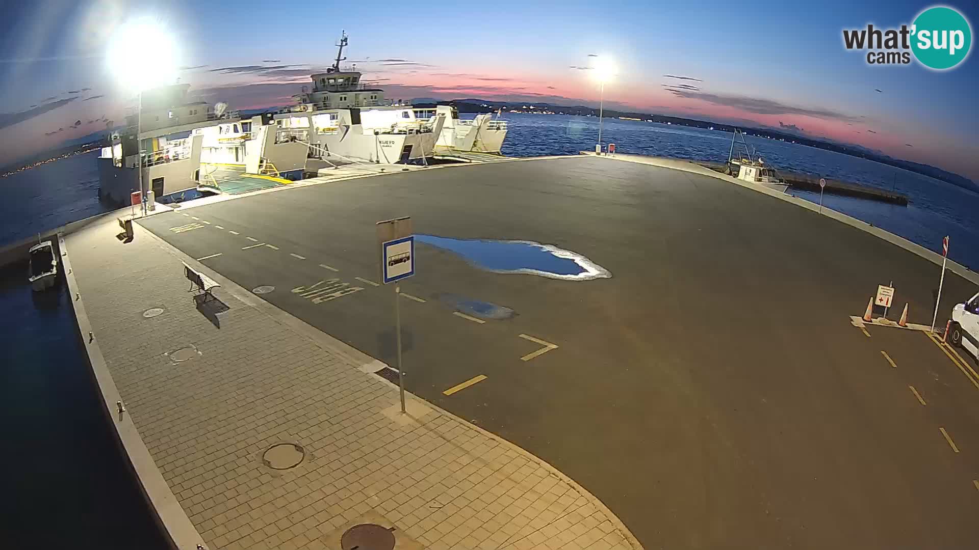 Tkon v živo – trajekt – Dalmacija – Hrvaška