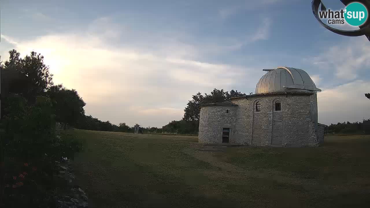 Višnjan Observatory Webcam: Gaze into the Cosmos from Istria, Croatia