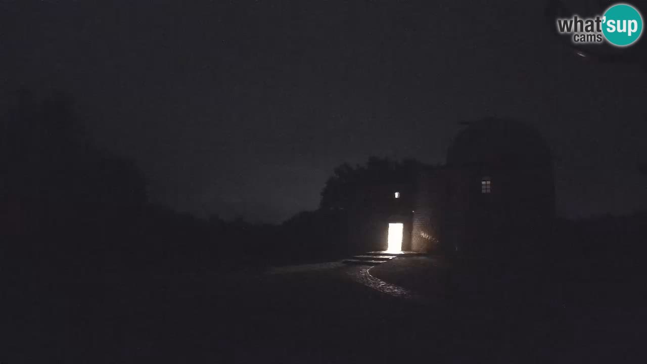 Višnjanska opservatorijska web kamera: Zavirite u svemir s poluotoka Istre, Hrvatska