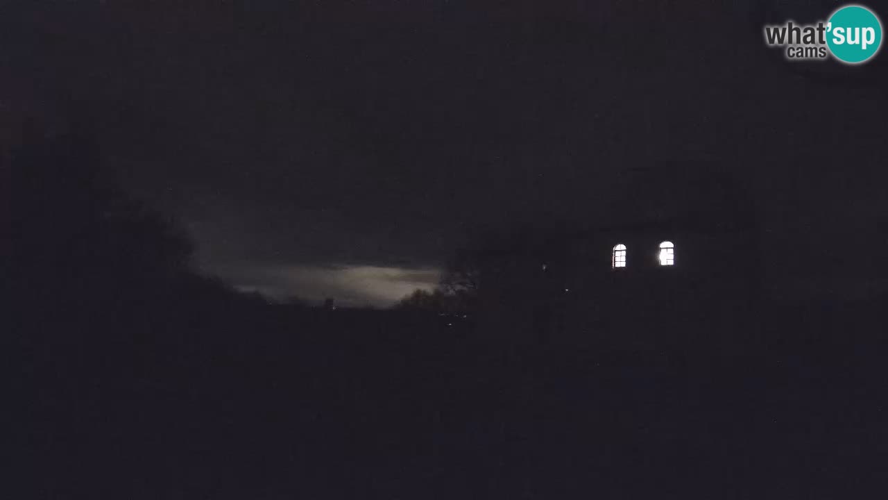 Višnjanska opservatorijska web kamera: Zavirite u svemir s poluotoka Istre, Hrvatska