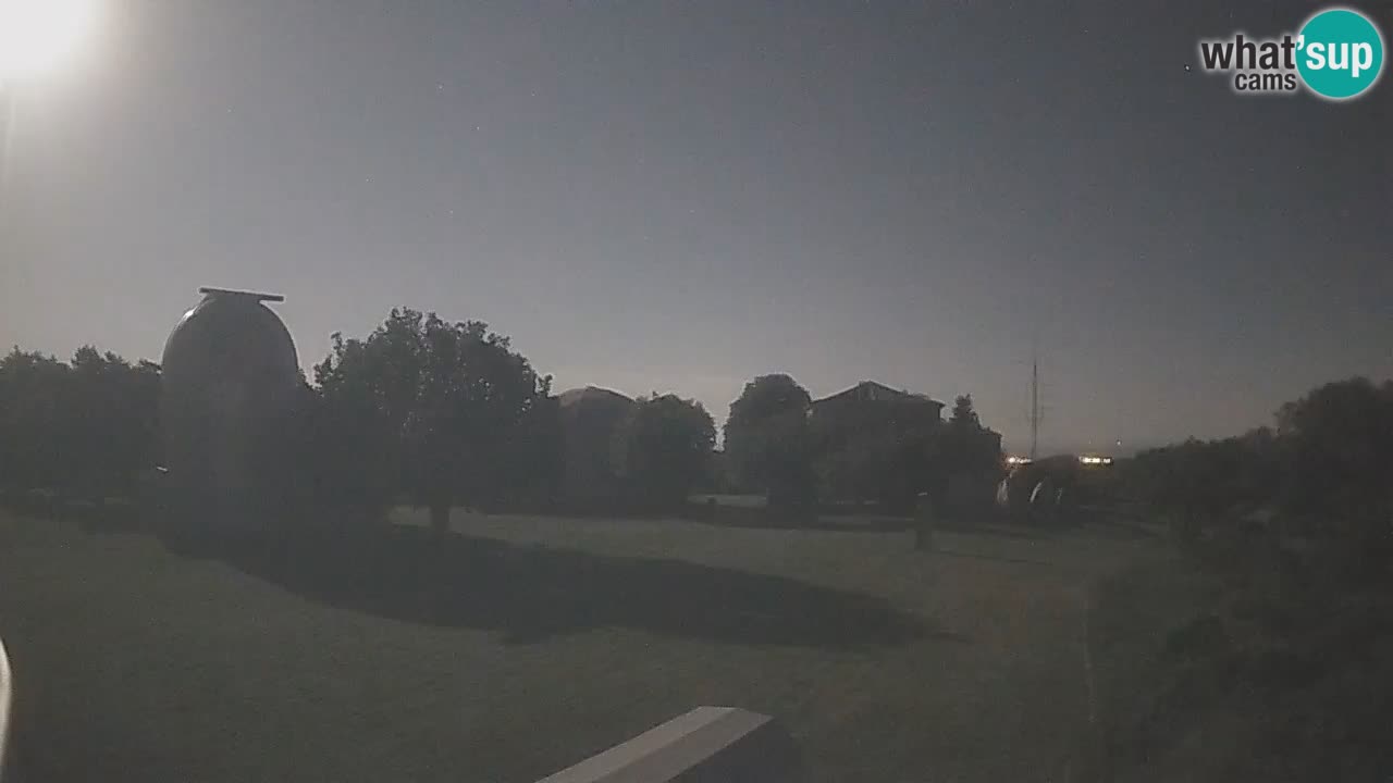 Višnjan-Observatorium Live Webcam – Explore the Sky, Asteroids, Comets, and Meteoroids