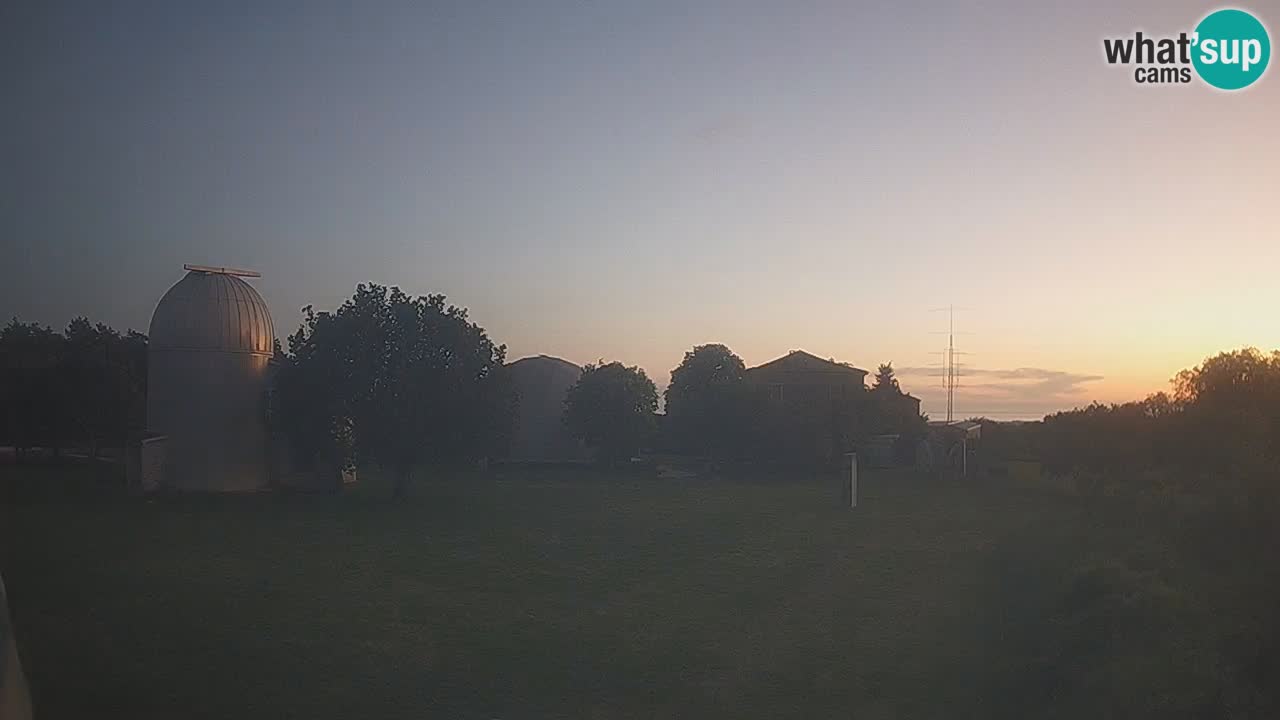 Webcam live dell’Osservatorio di  – Esplora il cielo, gli asteroidi, i comete e i meteoroidi.