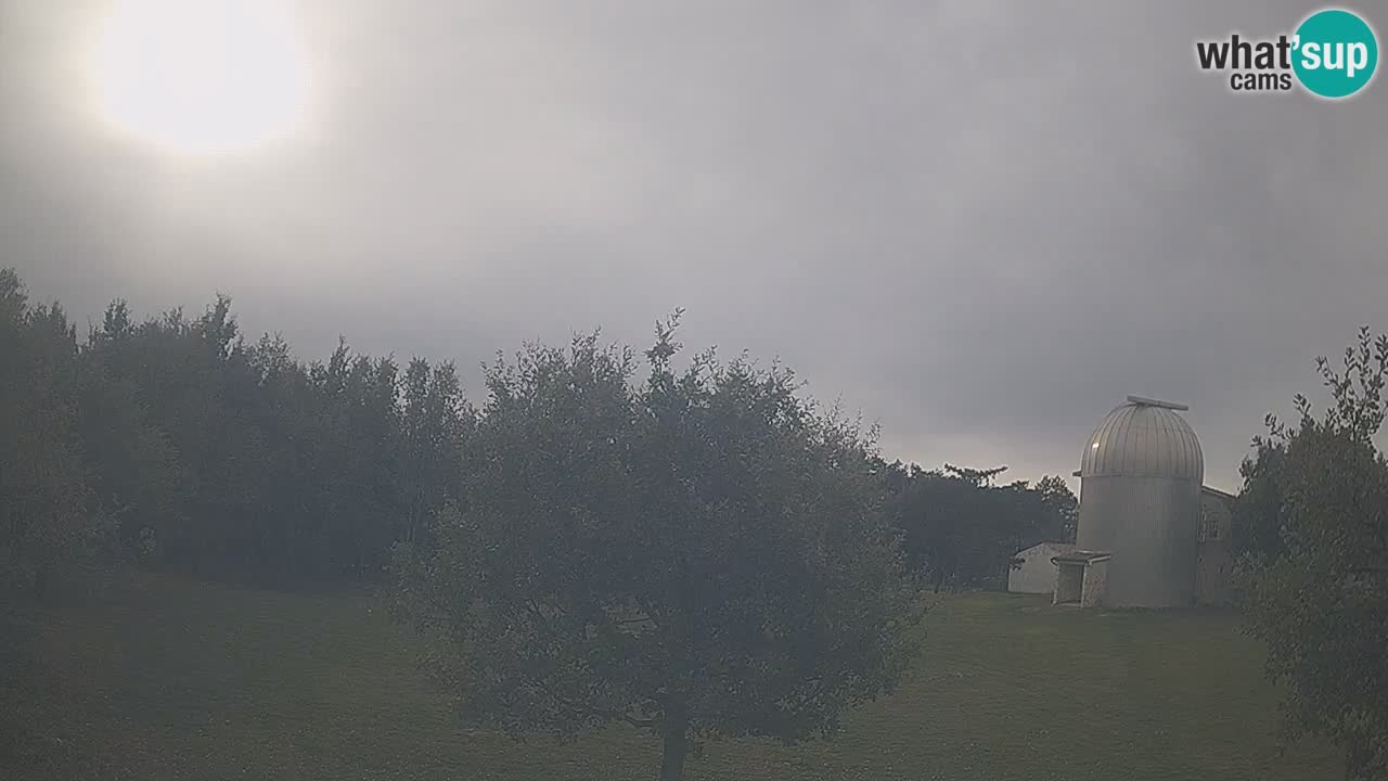 Webcam live dell’Osservatorio di  – Esplora il cielo, gli asteroidi, i comete e i meteoroidi.